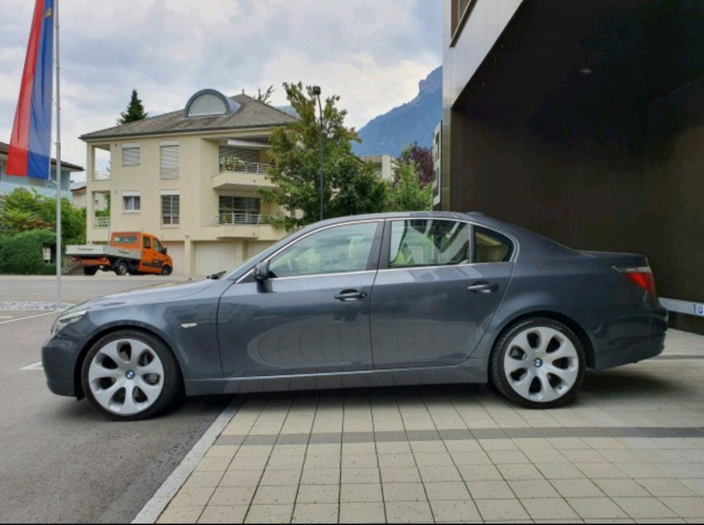 BMW 550i Steptronic-image-9