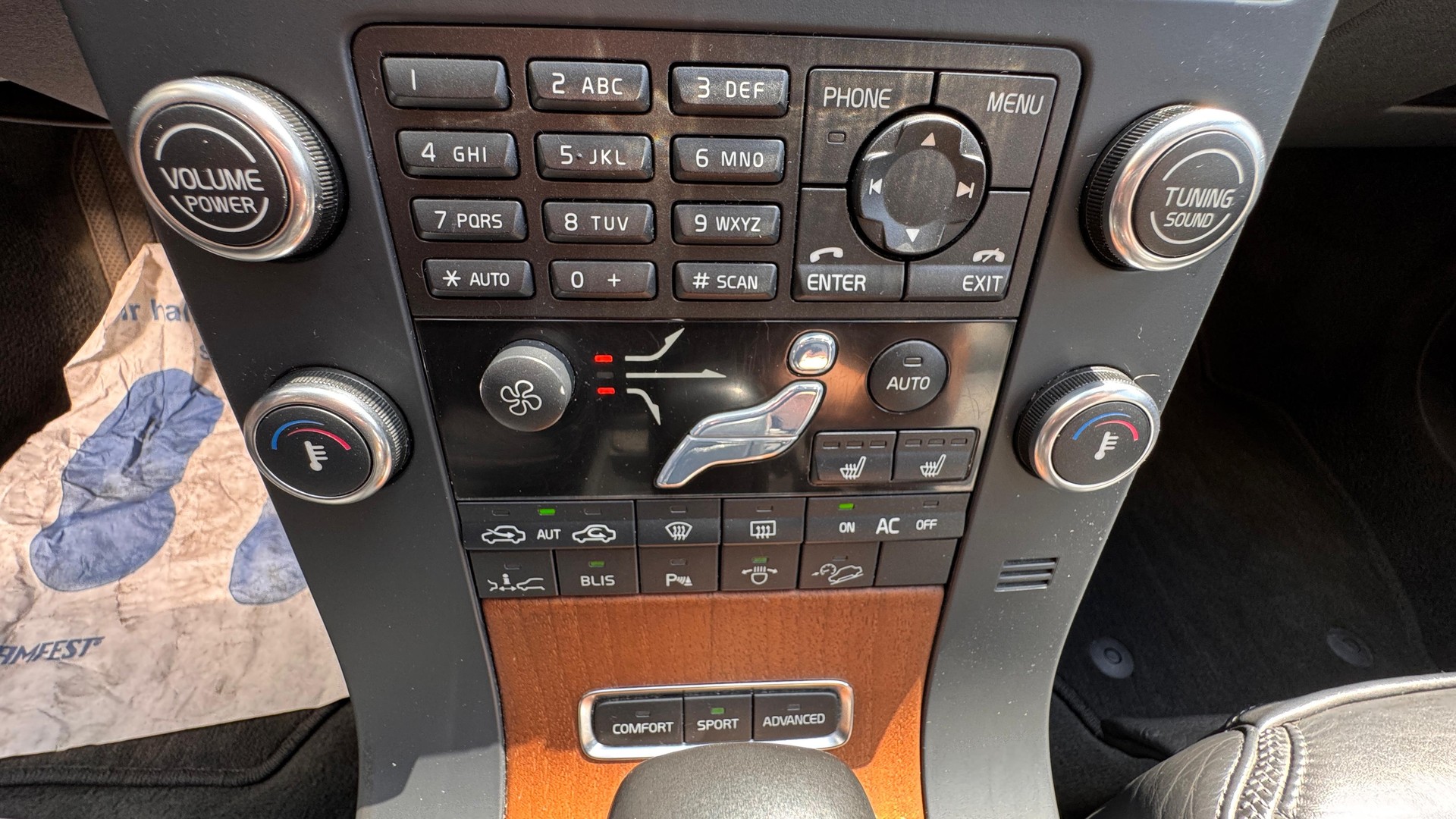 VOLVO XC70 D5 AWD Summum Geartronic-image-11