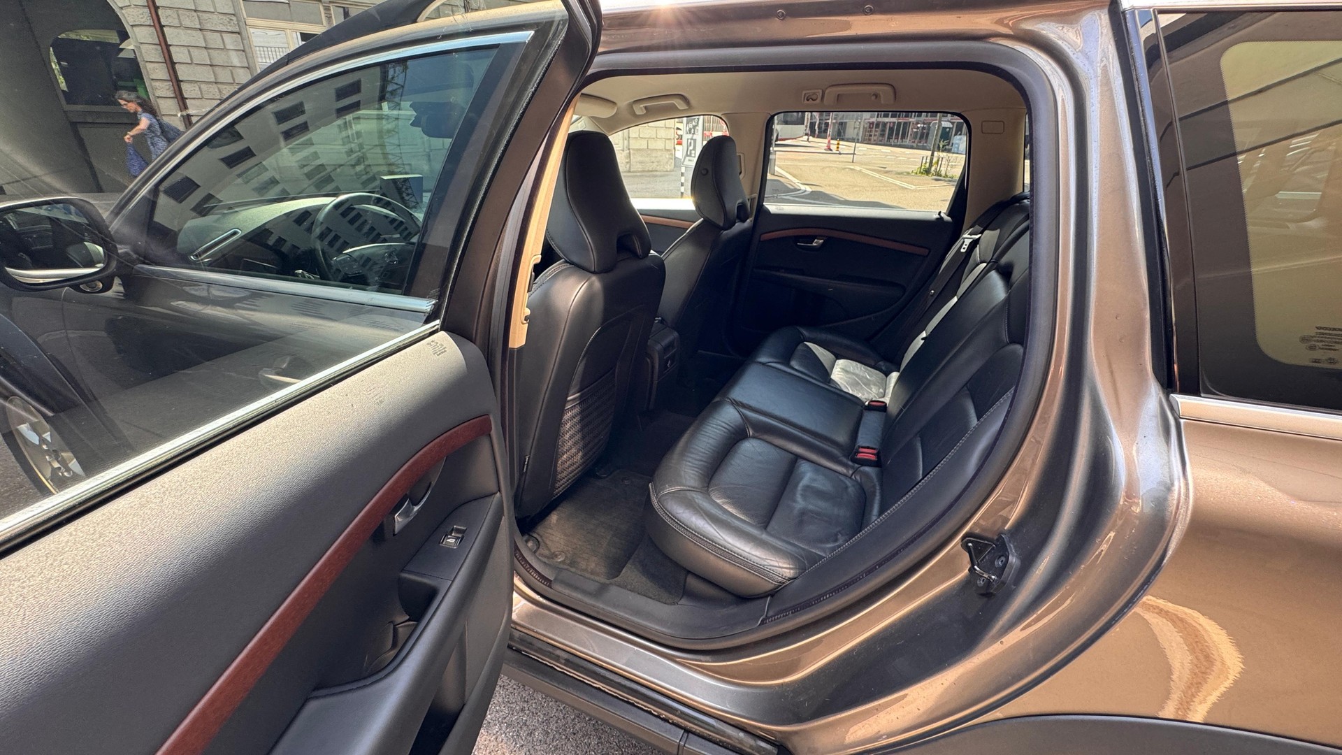 VOLVO XC70 D5 AWD Summum Geartronic-image-8