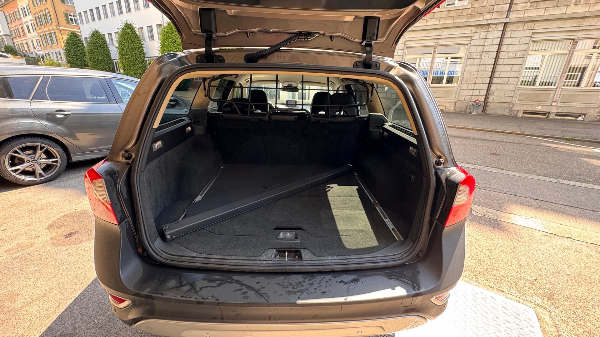 VOLVO XC70 D5 AWD Summum Geartronic-image-4