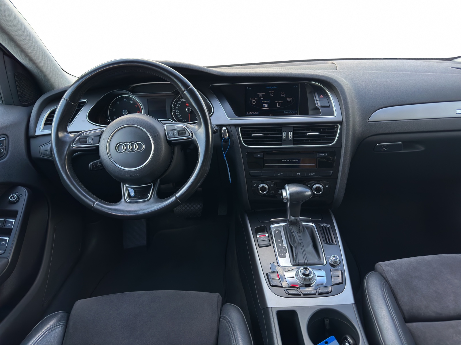 AUDI A4 Avant 2.0 TFSI quattro s-tronic-image-10