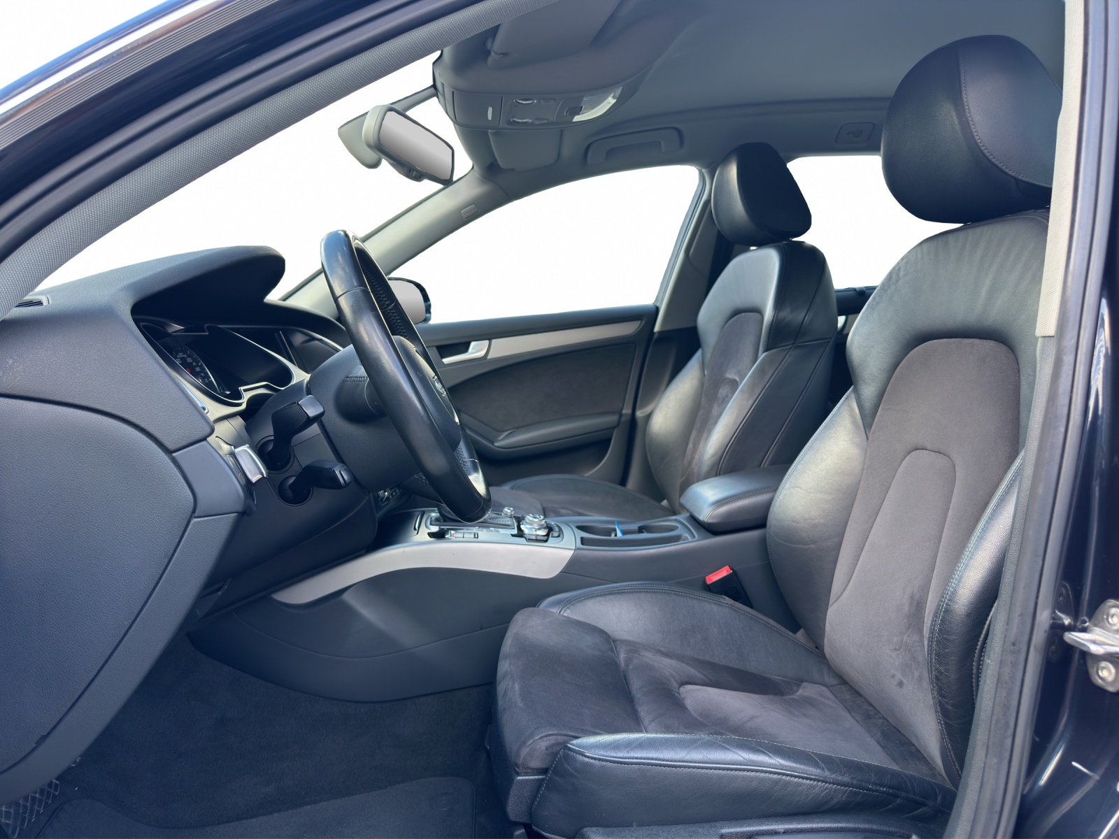 AUDI A4 Avant 2.0 TFSI quattro s-tronic-image-8
