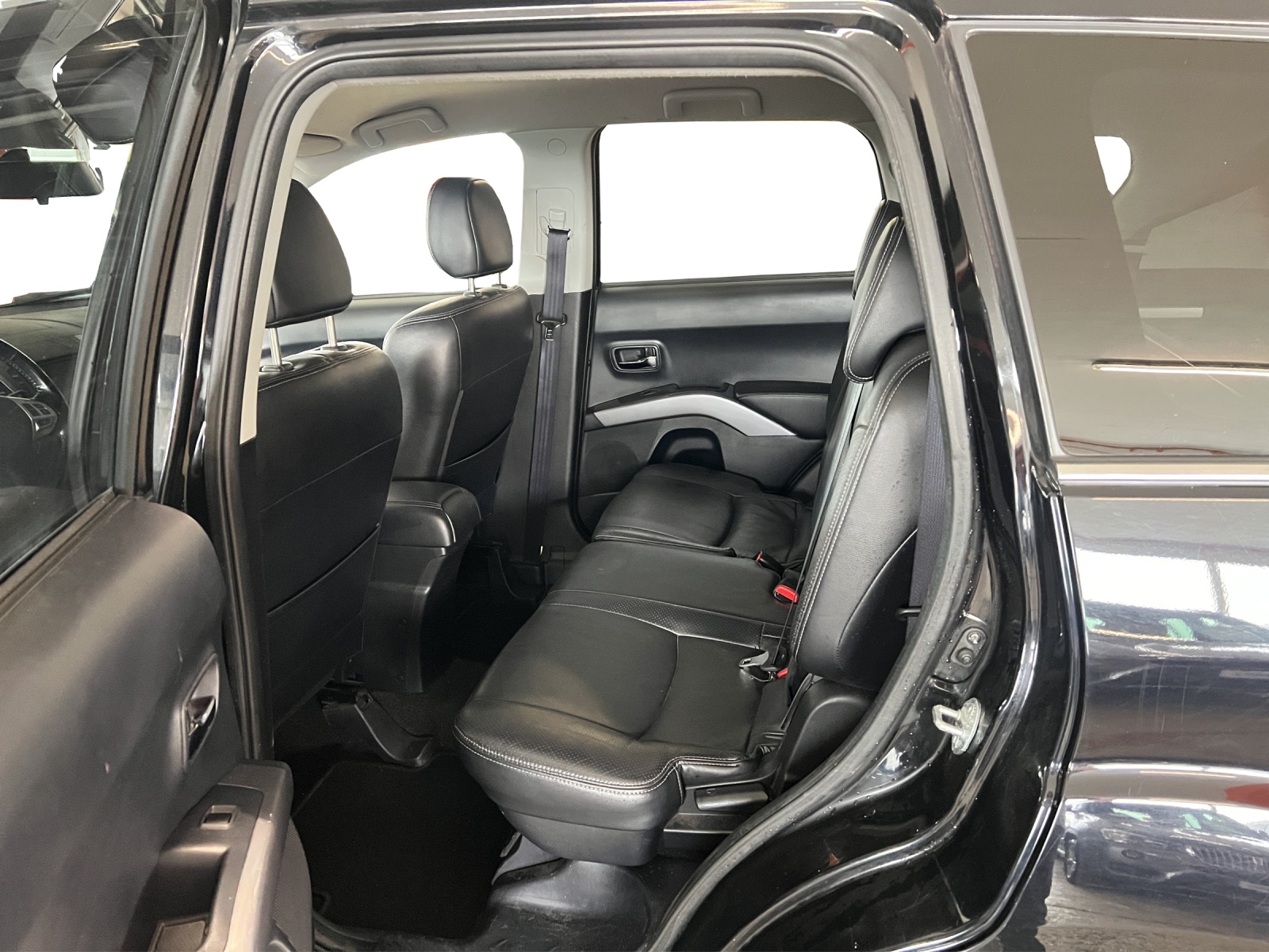 PEUGEOT 4007 2.2 HDi Platinum Edition-image-11