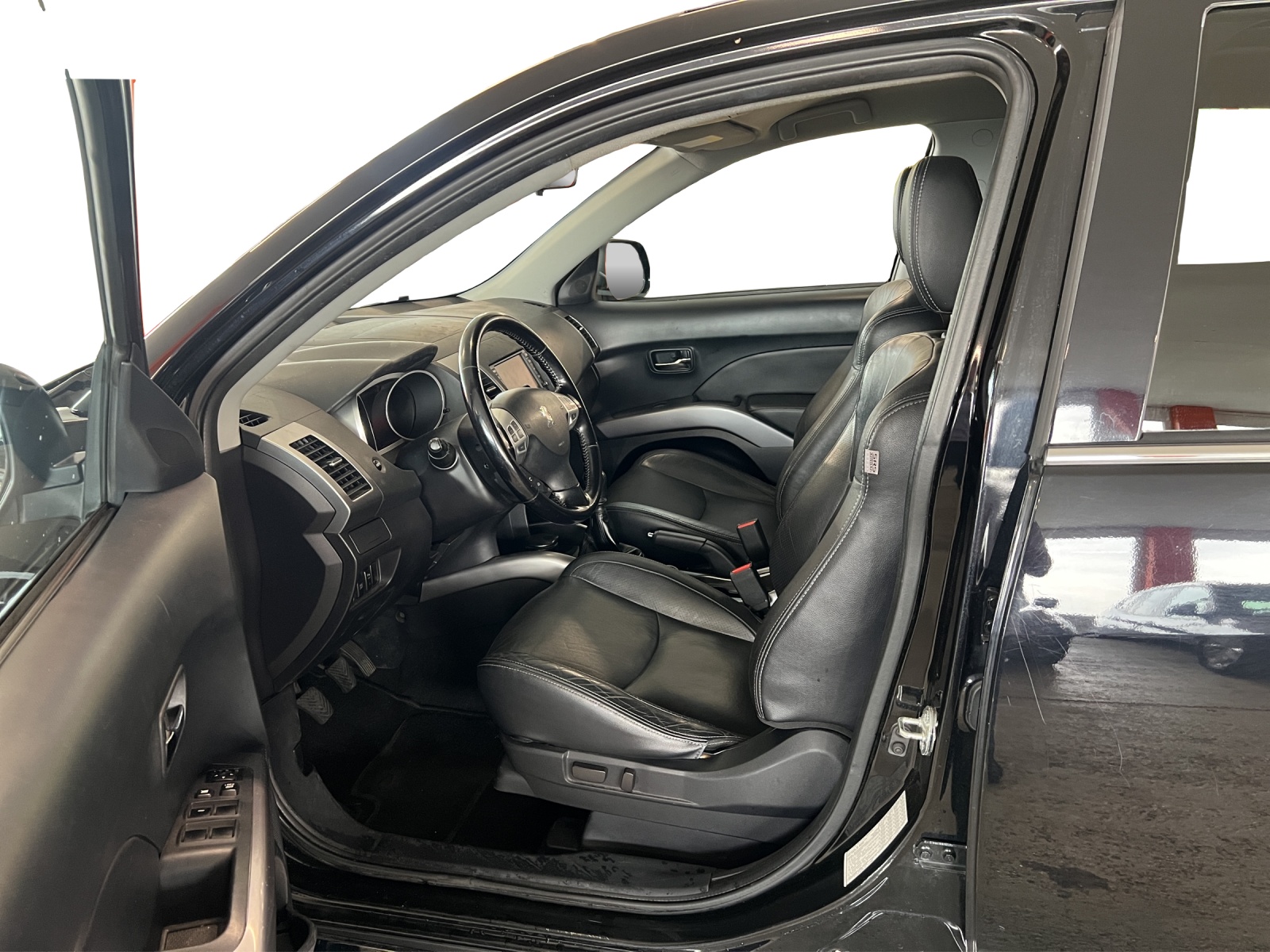 PEUGEOT 4007 2.2 HDi Platinum Edition-image-10