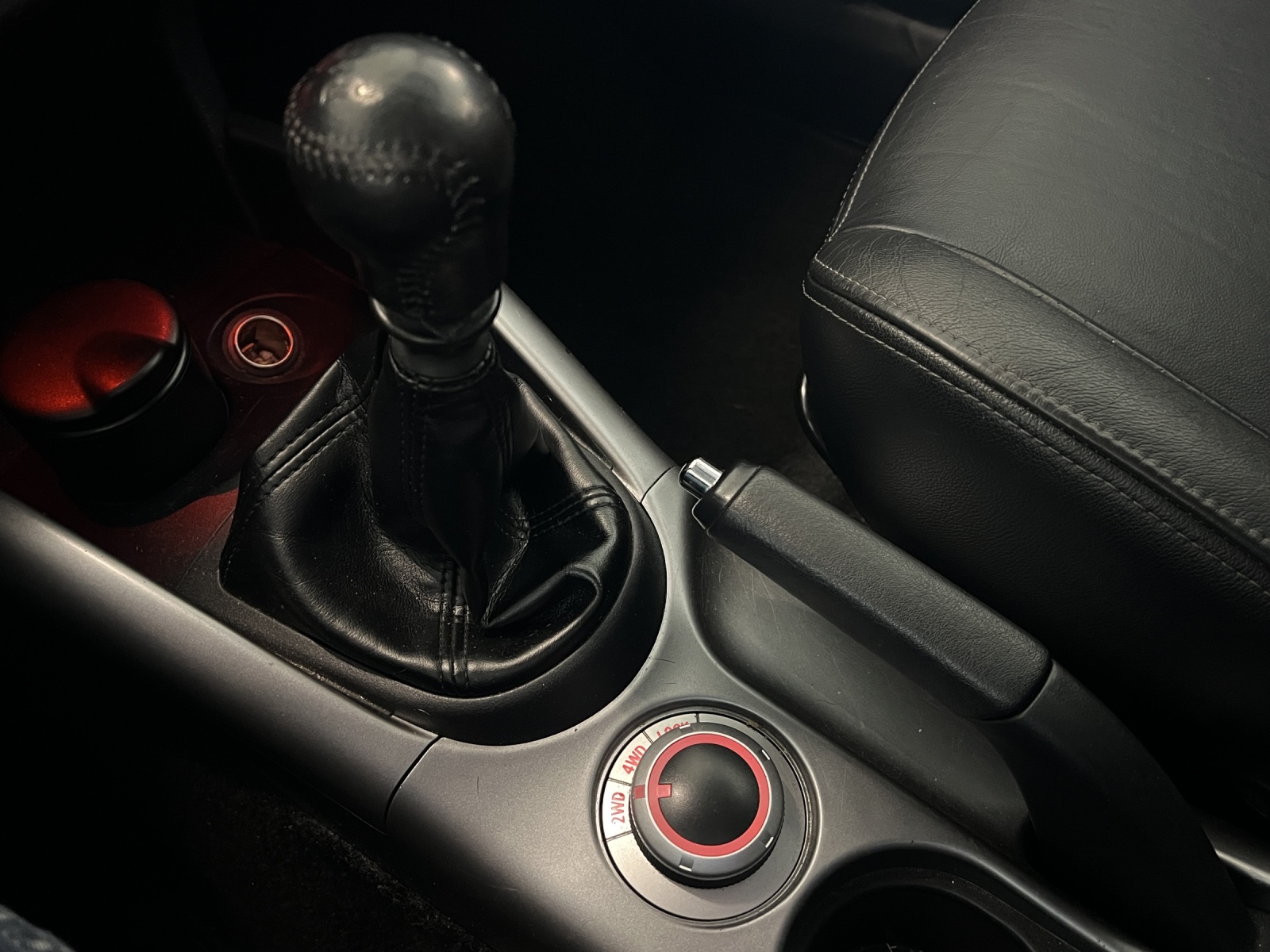 PEUGEOT 4007 2.2 HDi Platinum Edition-image-15
