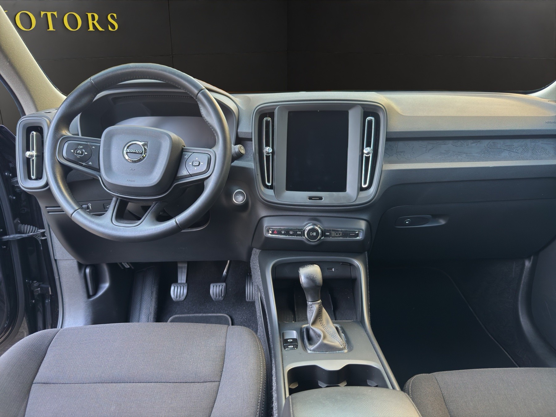 VOLVO XC40 D3 AWD Momentum-image-13
