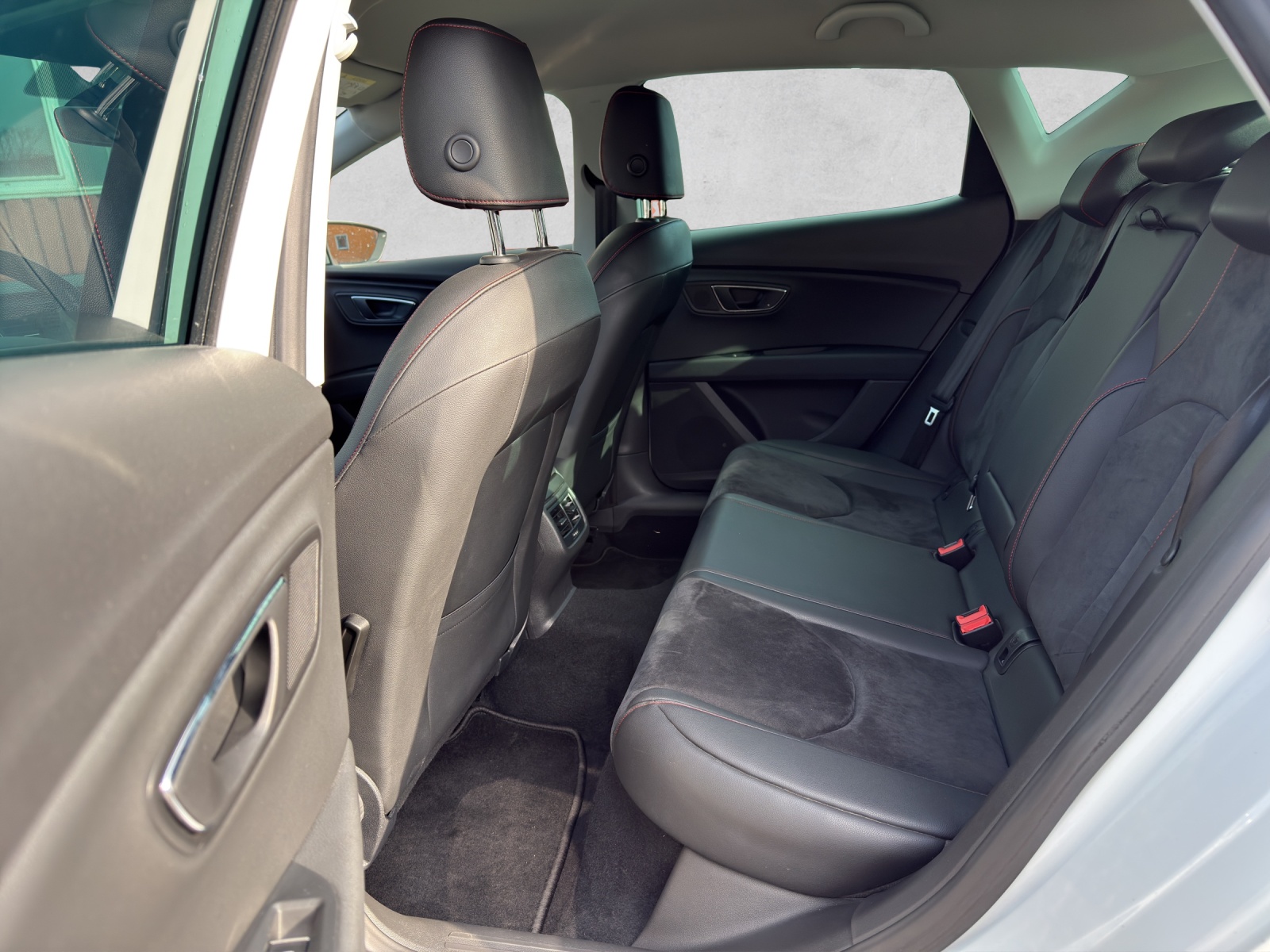 SEAT Leon 2.0 TDI FR Line DSG-image-18