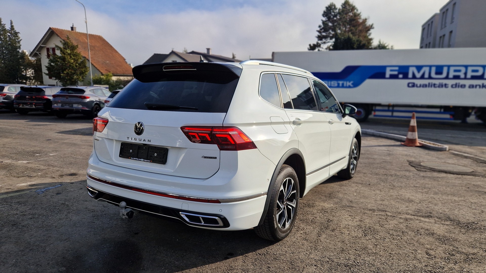 VW Tiguan Allspace 2.0 TDI SCR R-Line 4Motion DSG-image-3