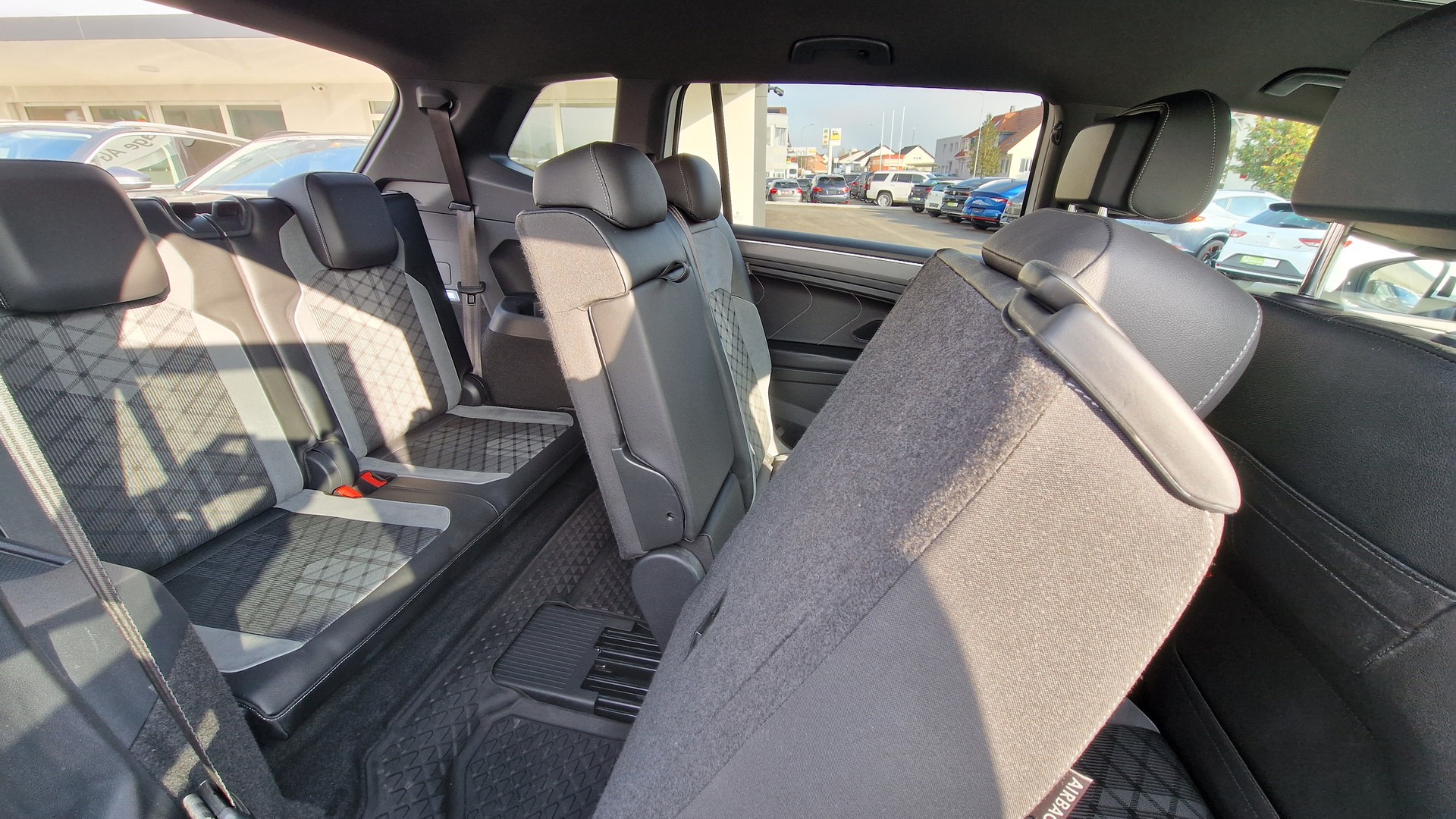 VW Tiguan Allspace 2.0 TDI SCR R-Line 4Motion DSG-image-14