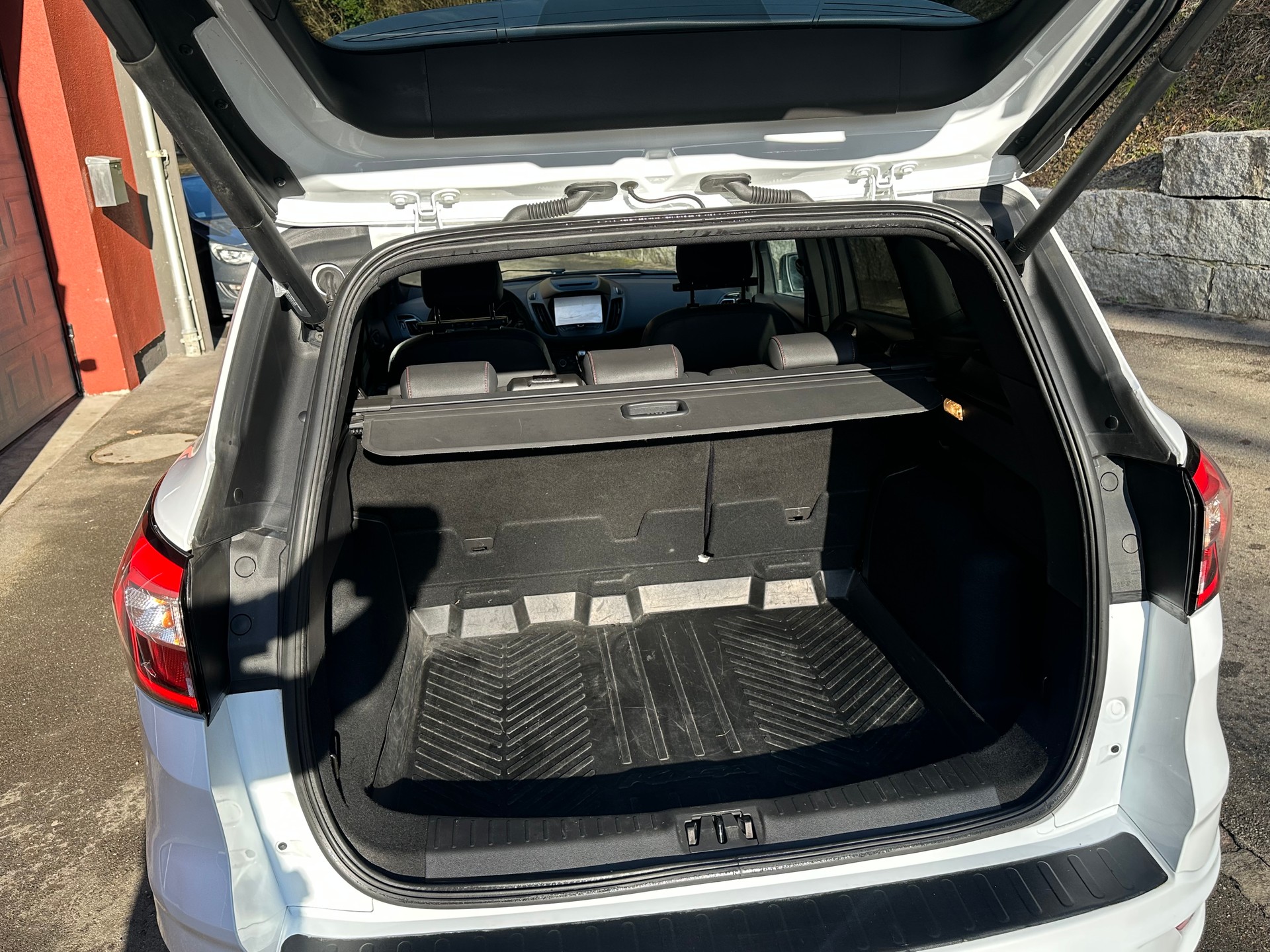 FORD Kuga 2.0 TDCi ST Line High 4WD PowerShift-image-4