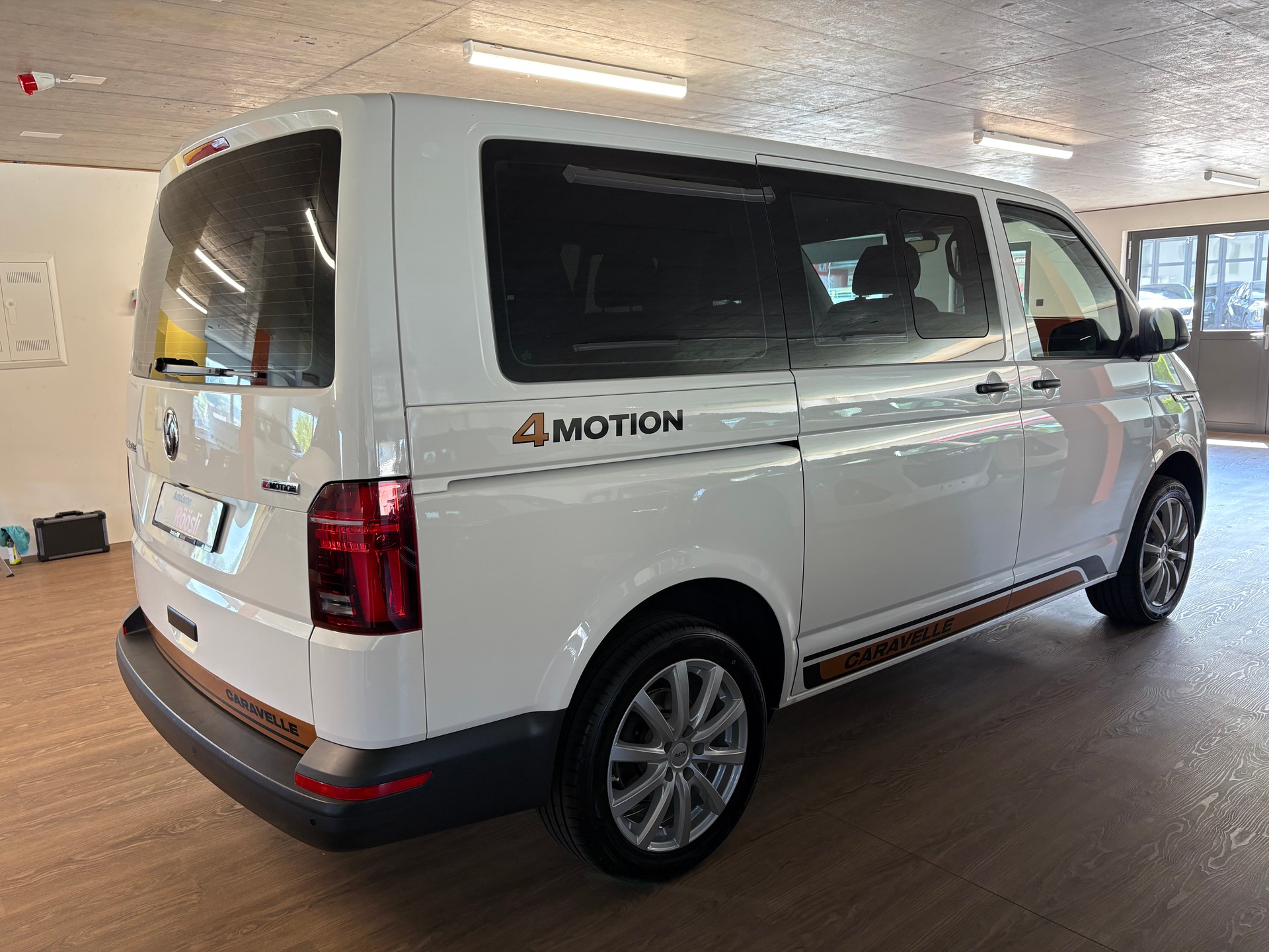 VW T6.1 2.0 TDI 4Motion-image-2