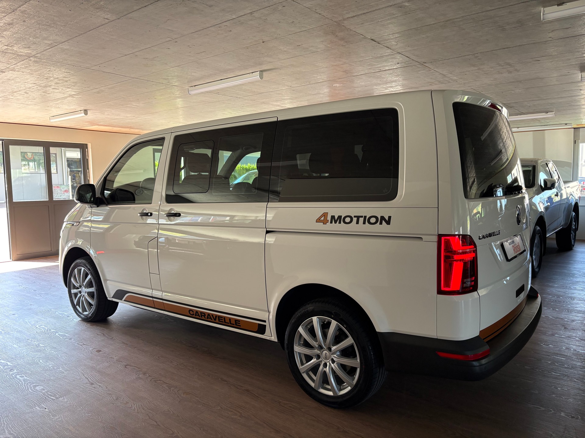 VW T6.1 2.0 TDI 4Motion-image-3