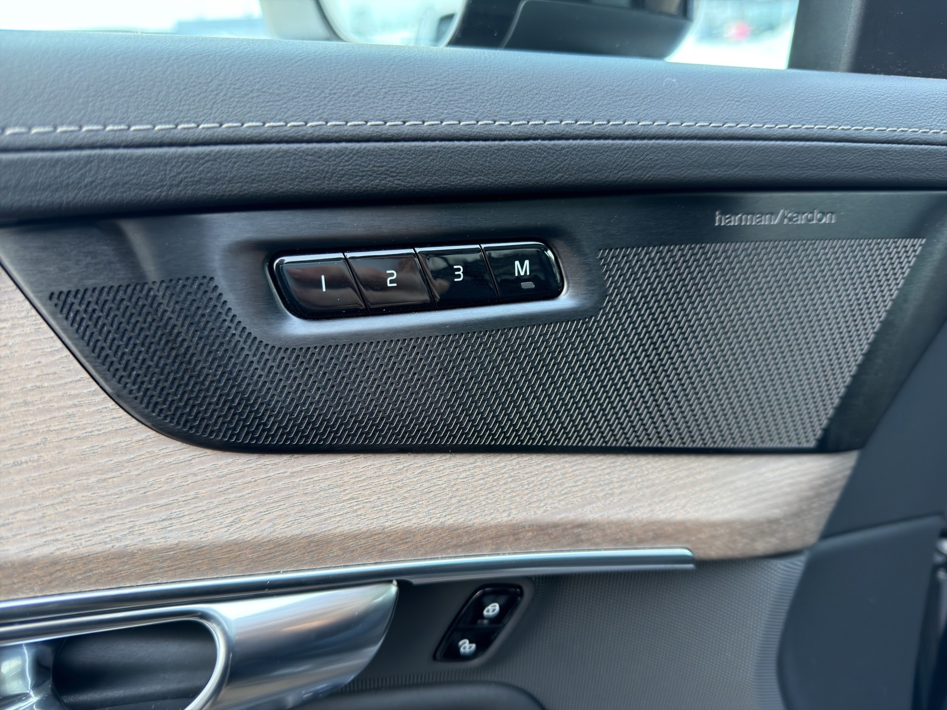 VOLVO XC90 2.0 T8 TE Ultra Dark eAWD-image-17