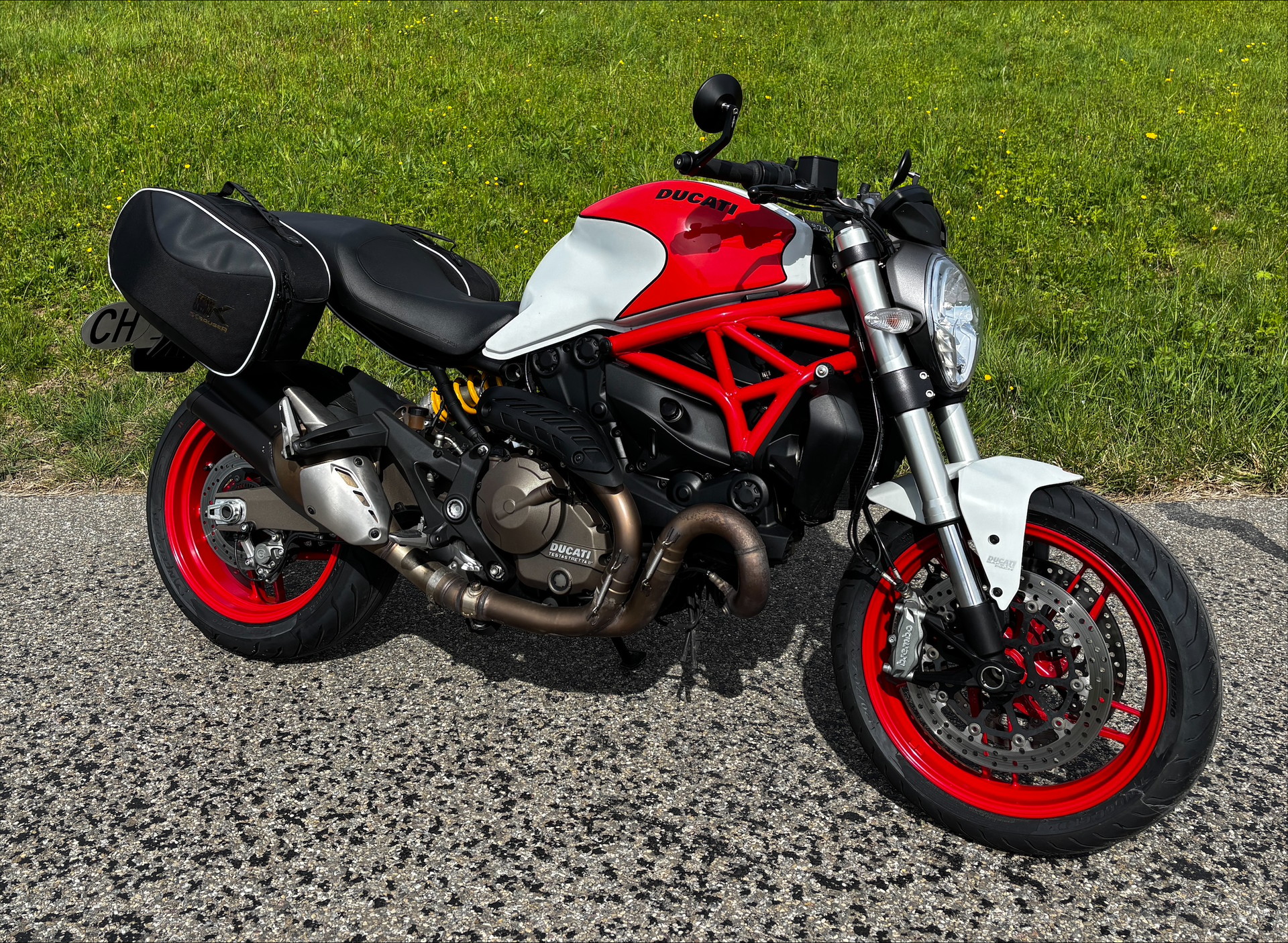 DUCATI Monster 821-image-1