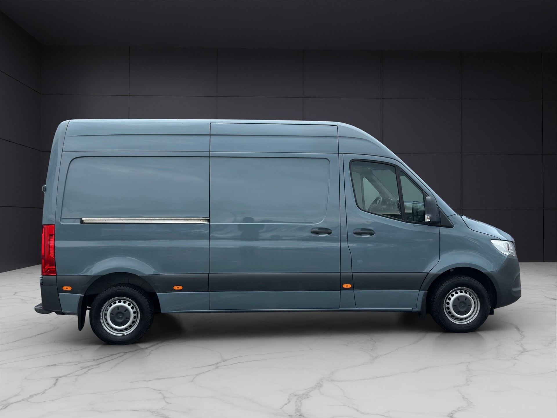 MERCEDES-BENZ Sprinter 214 CDI Standard 9G-TRONIC FWD-image-6