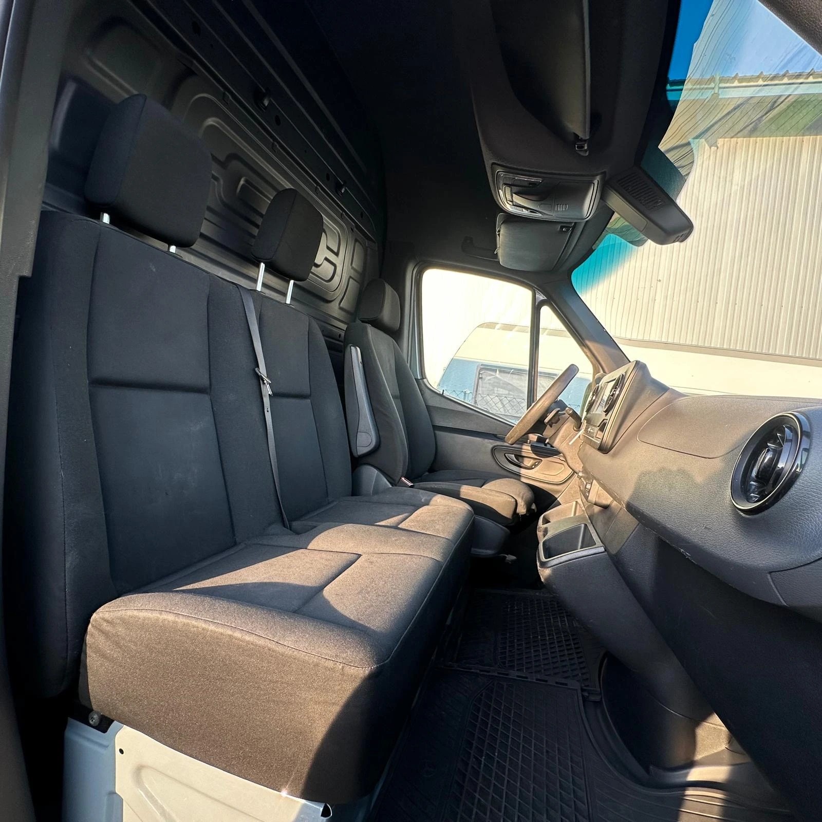 MERCEDES-BENZ Sprinter 214 CDI Standard 9G-TRONIC FWD-image-40