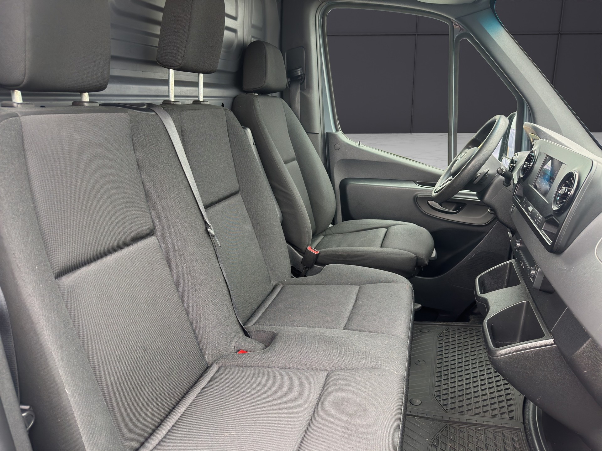 MERCEDES-BENZ Sprinter 214 CDI Standard 9G-TRONIC FWD-image-14
