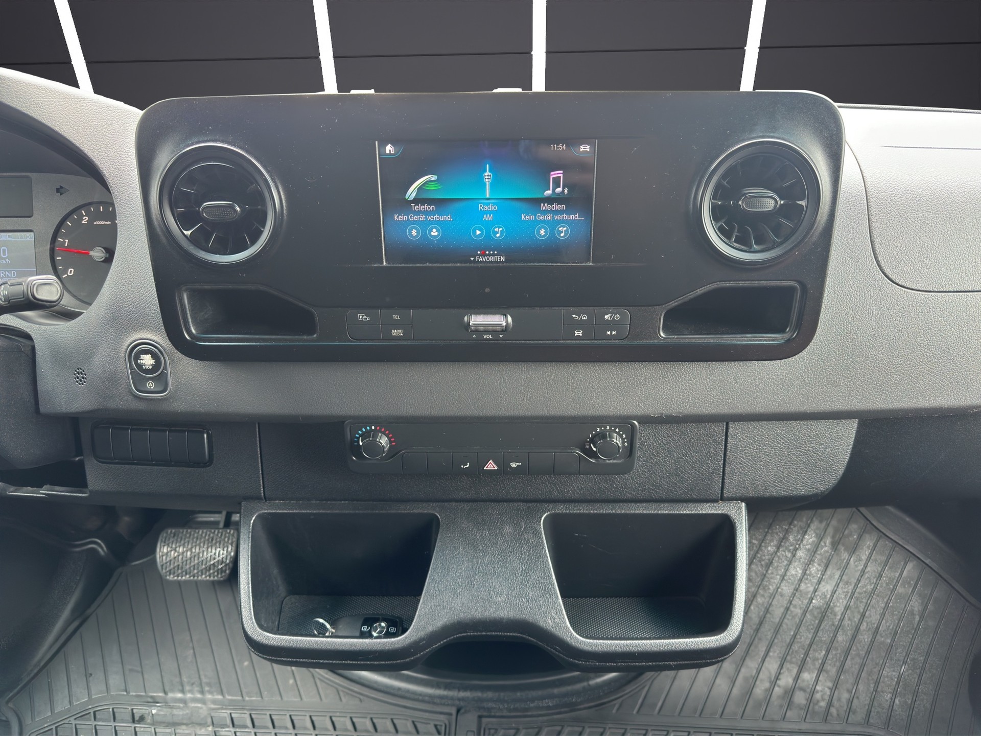 MERCEDES-BENZ Sprinter 214 CDI Standard 9G-TRONIC FWD-image-17