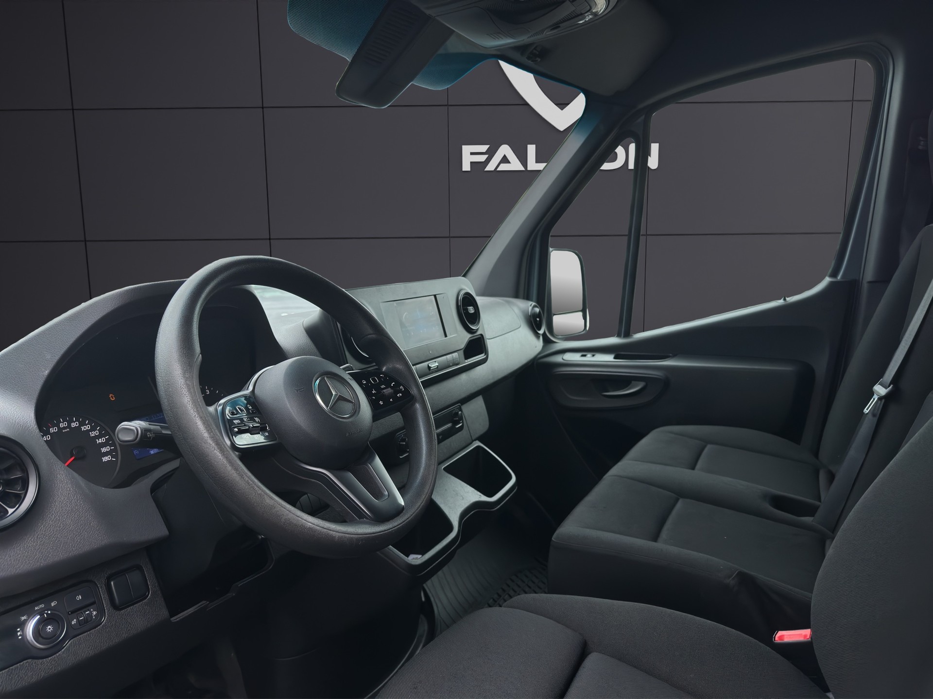 MERCEDES-BENZ Sprinter 214 CDI Standard 9G-TRONIC FWD-image-13