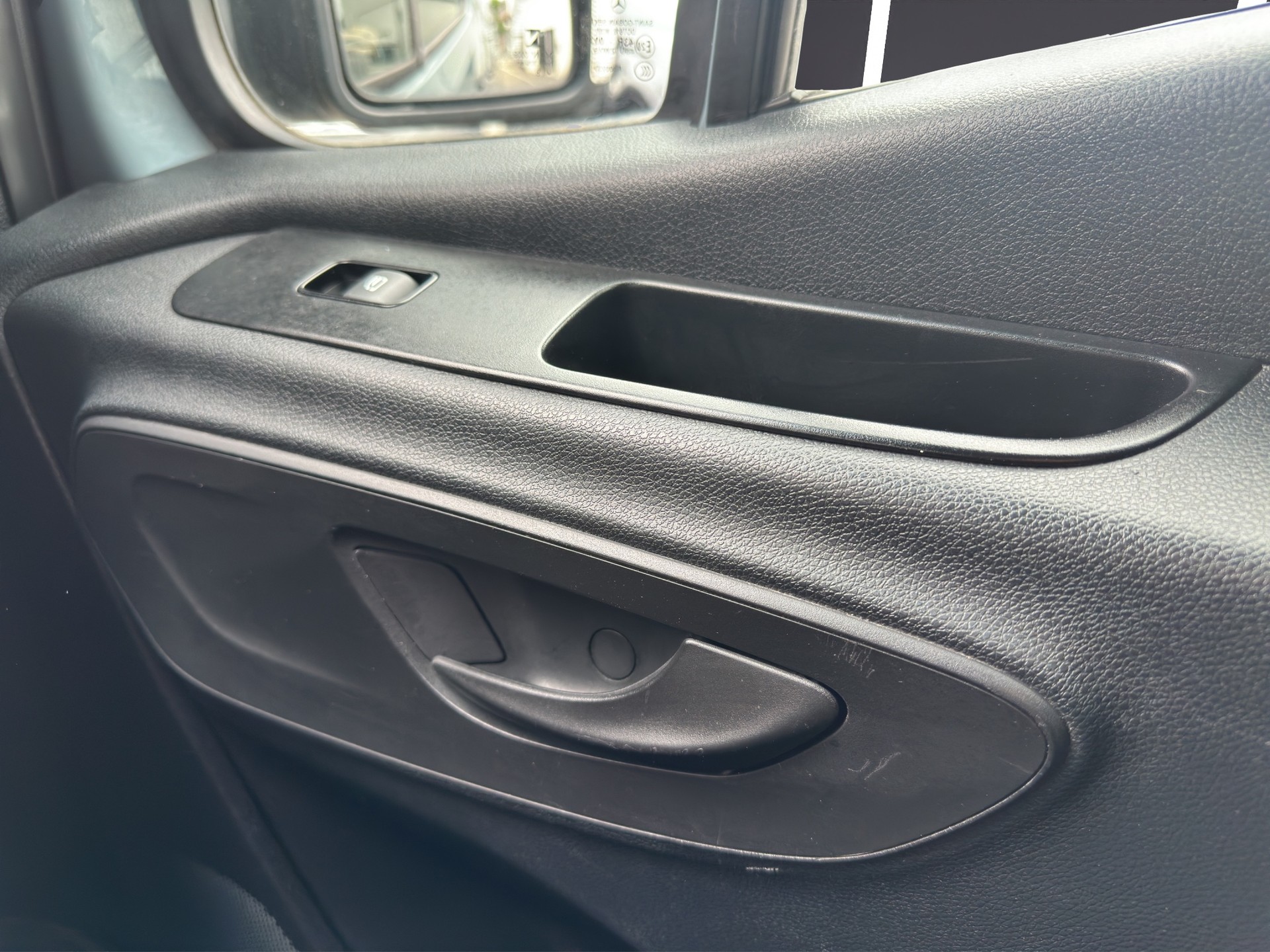 MERCEDES-BENZ Sprinter 214 CDI Standard 9G-TRONIC FWD-image-11