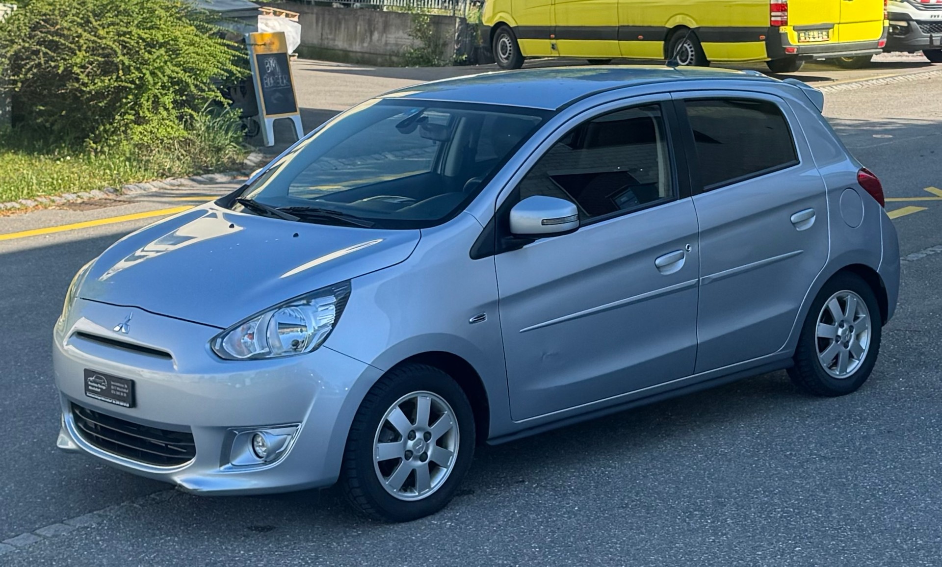 MITSUBISHI Space Star 1.2 Celebration 300K CVT-showroom-element-1