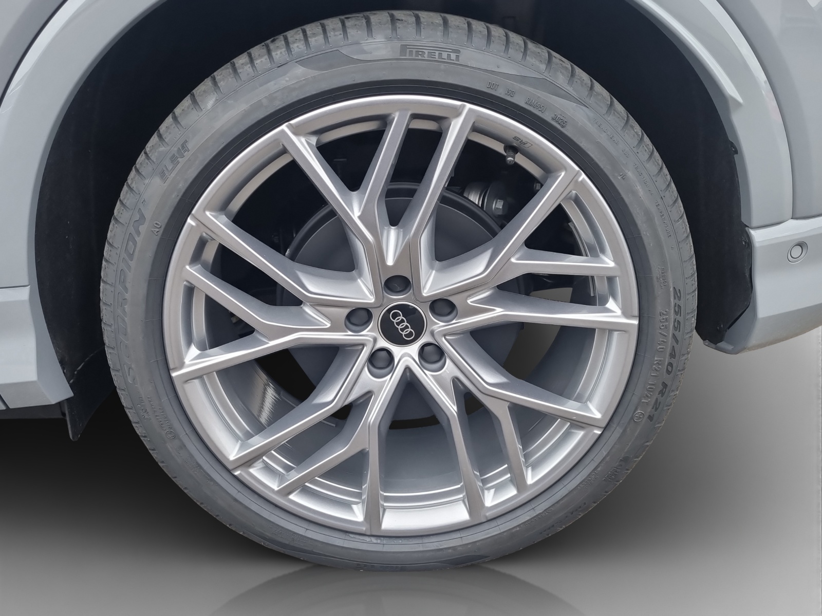 AUDI Q4 e-tron 45 Edition Swiss Ski quattro-image-13