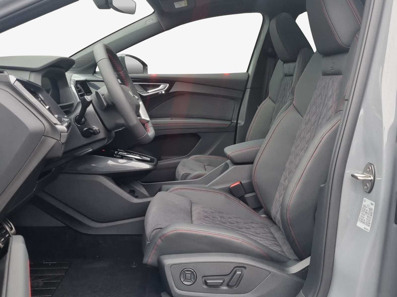 AUDI Q4 e-tron 45 Edition Swiss Ski quattro-image-7