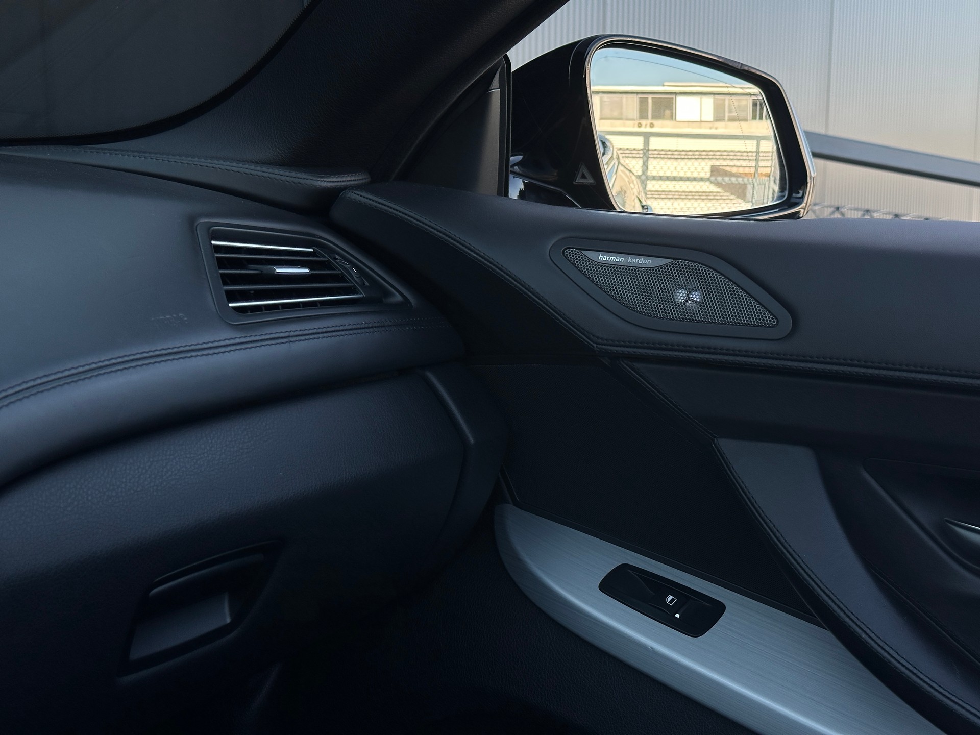 BMW 640i Cabrio xDrive-image-22
