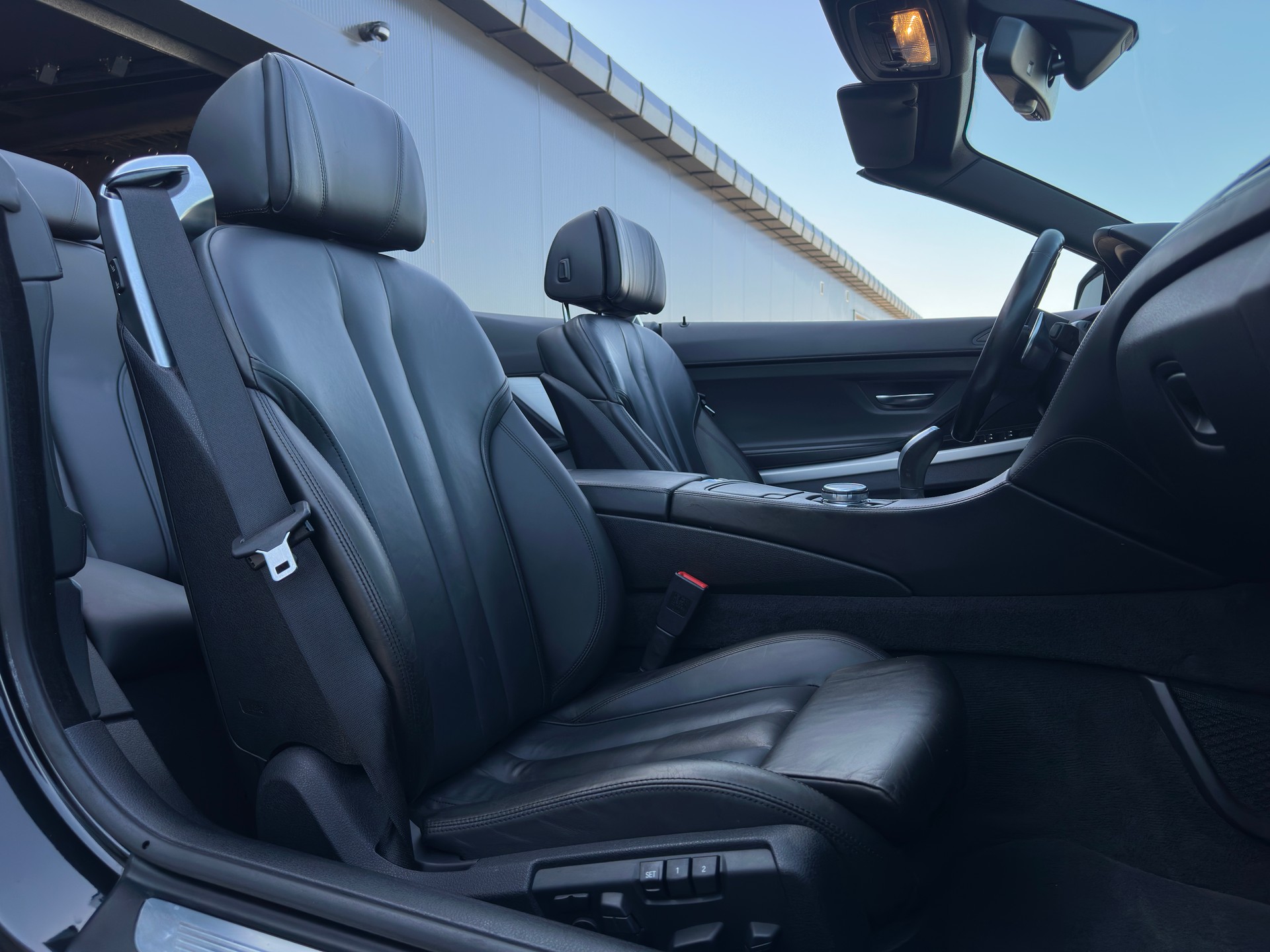 BMW 640i Cabrio xDrive-image-10