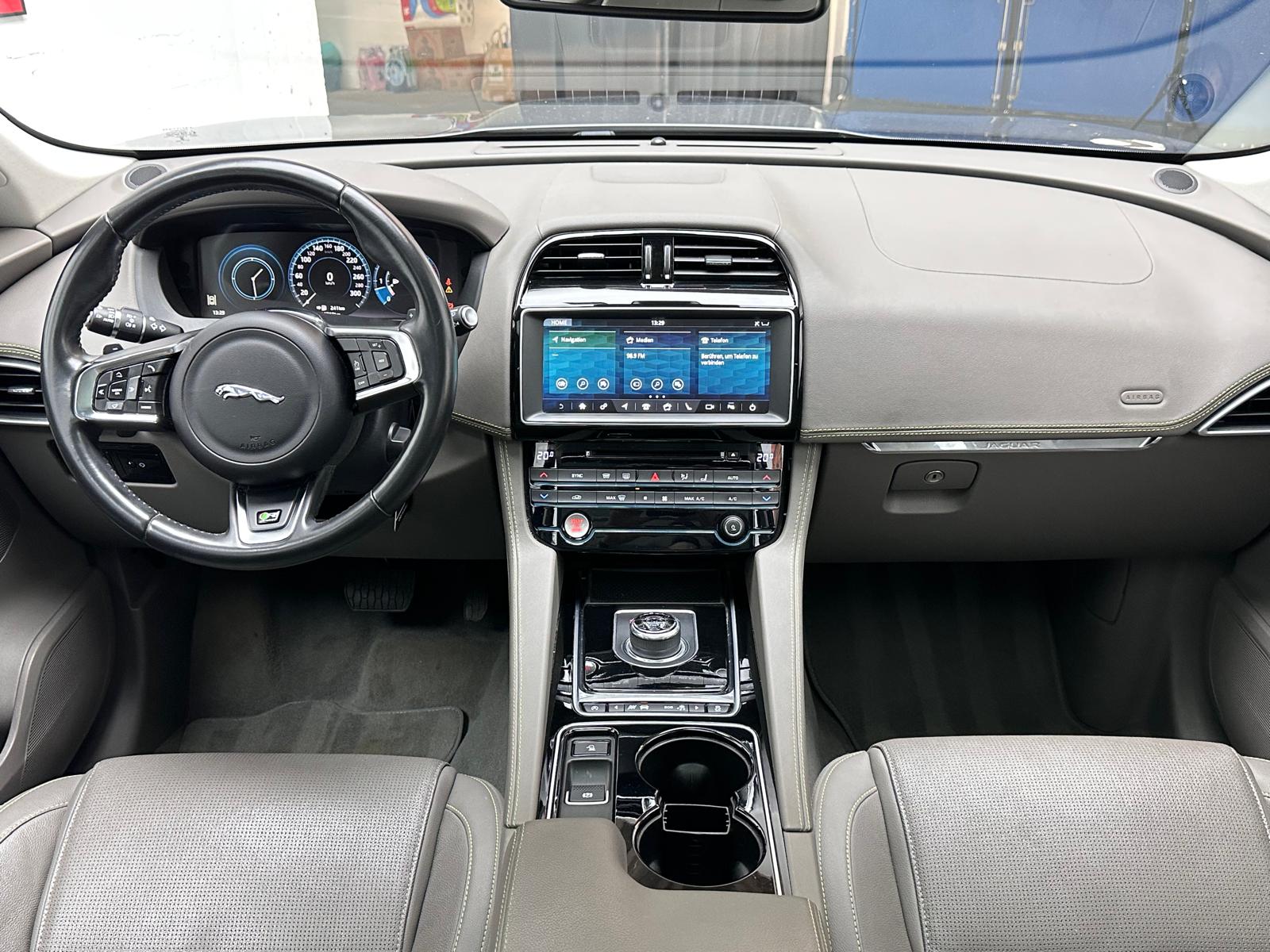 JAGUAR F-Pace 3.0 TD R-Sport AWD Automatik-image-7