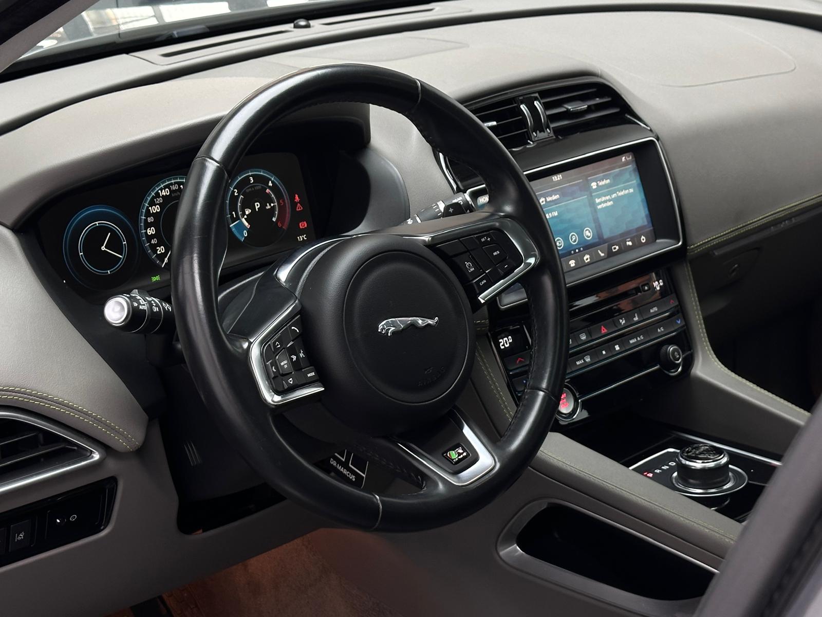 JAGUAR F-Pace 3.0 TD R-Sport AWD Automatik-image-6