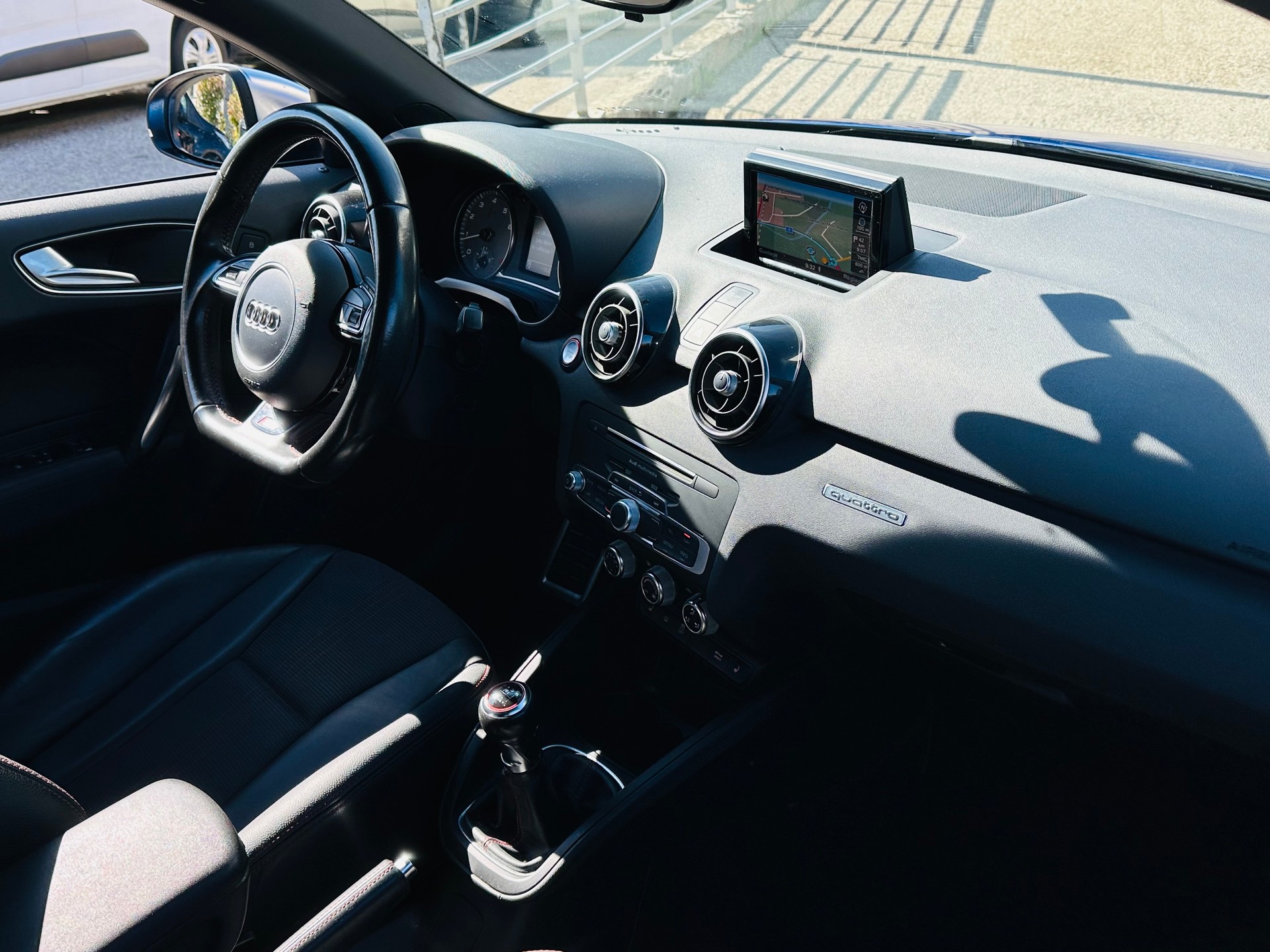 AUDI S1 Sportback 2.0 TFSI Sport quattro-image-12