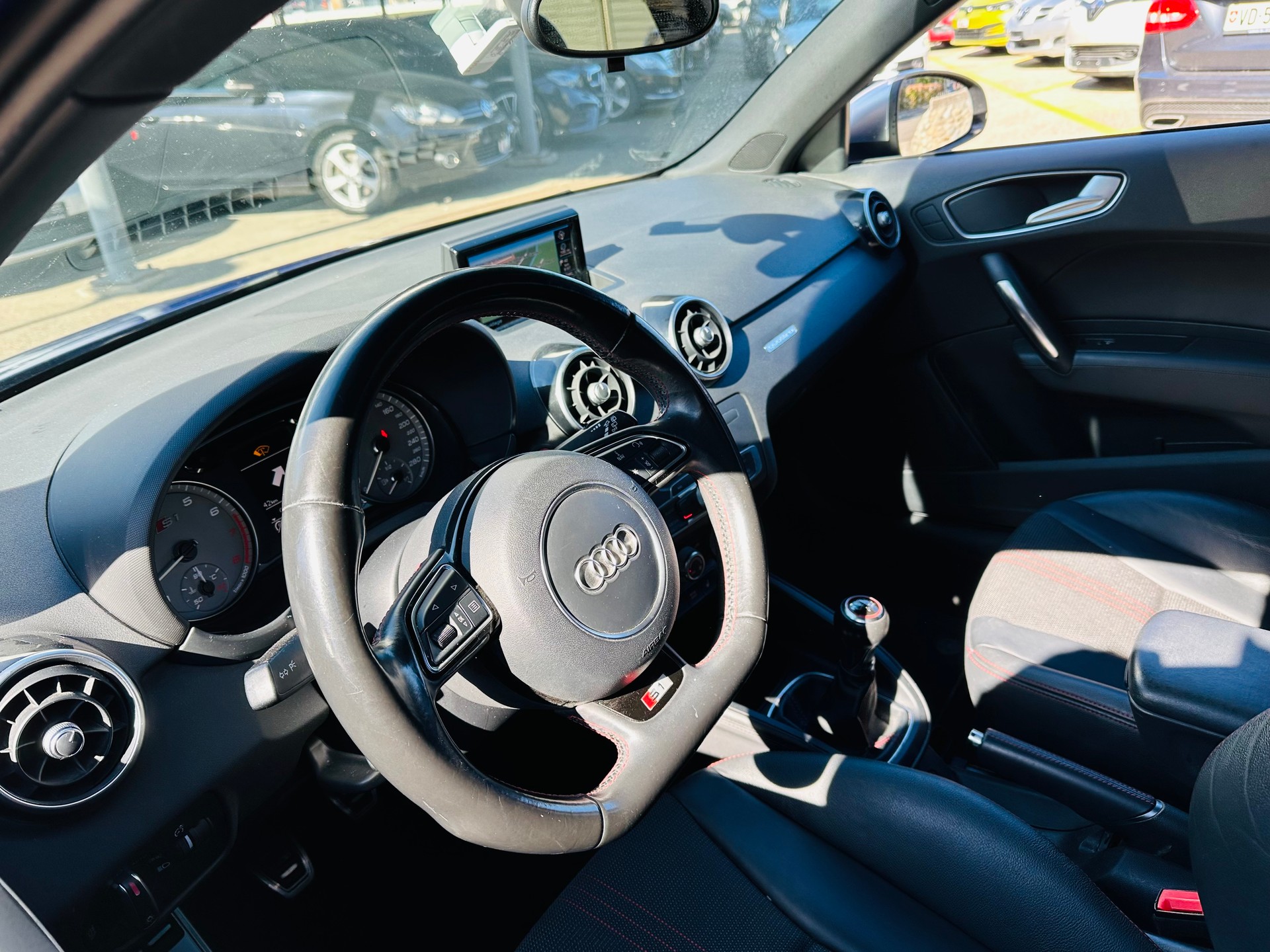AUDI S1 Sportback 2.0 TFSI Sport quattro-image-11