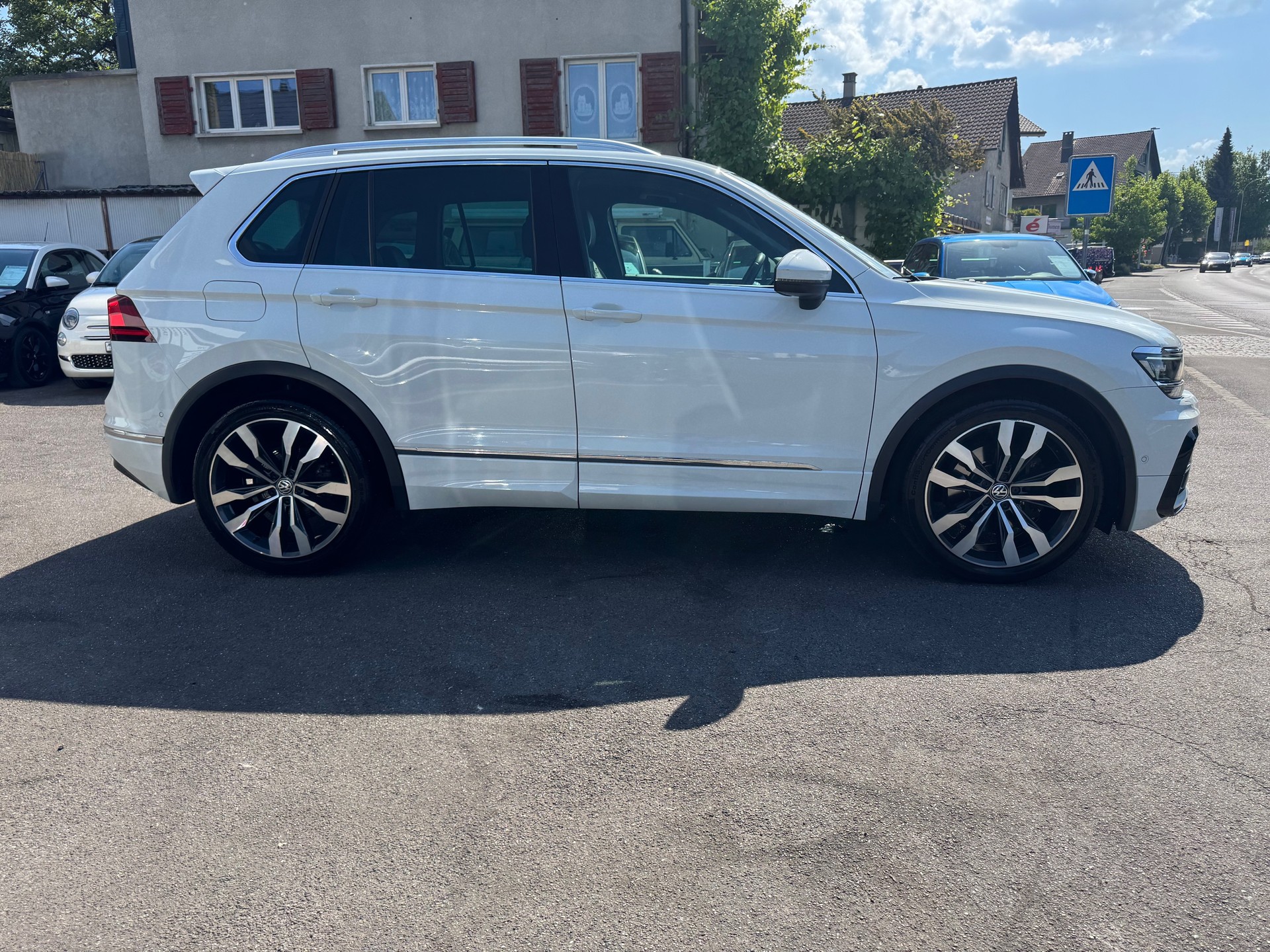 VW Tiguan 2.0 TDI SCR R-LINE 4Motion DSG-image-5