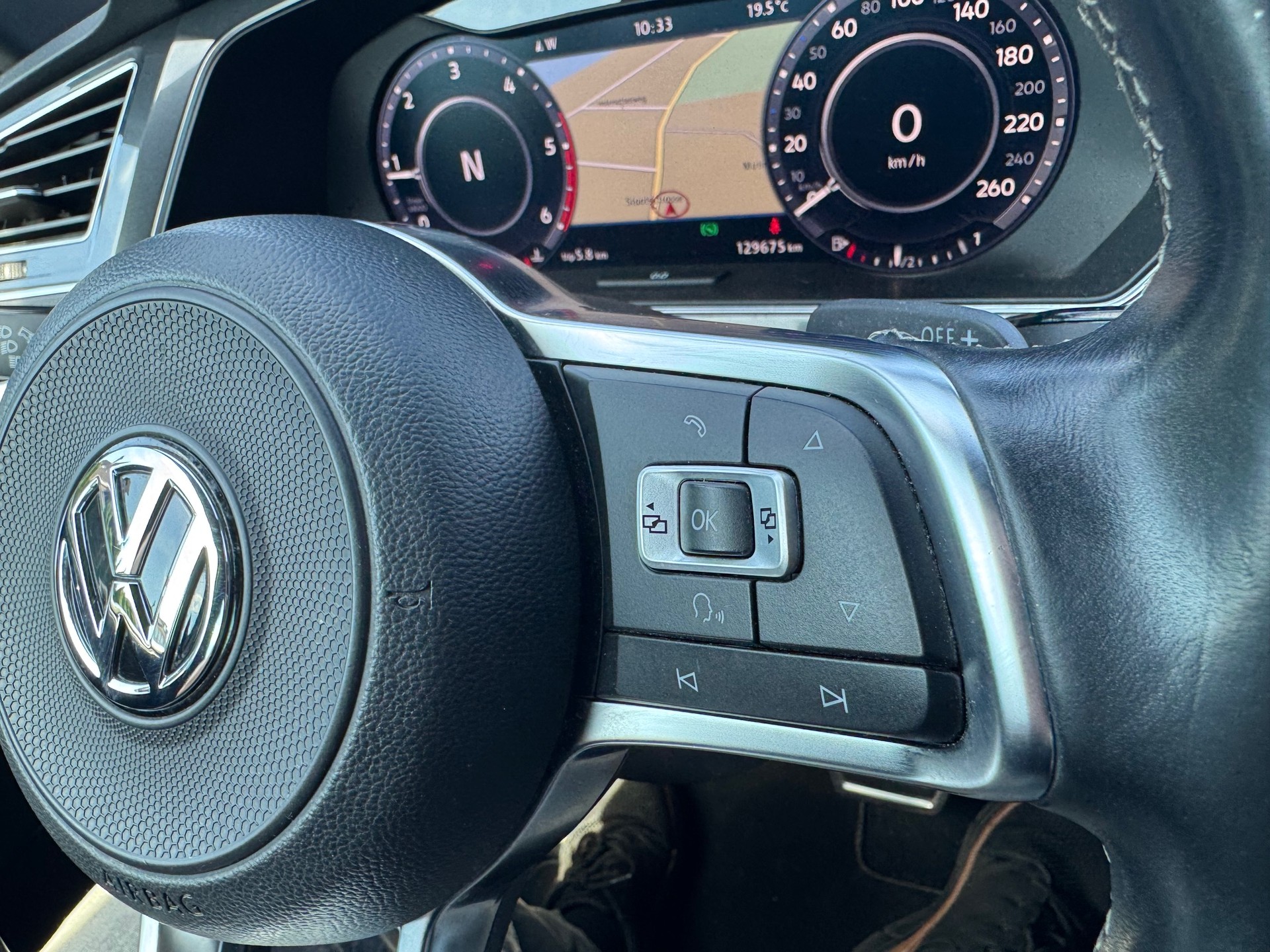 VW Tiguan 2.0 TDI SCR R-LINE 4Motion DSG-image-27