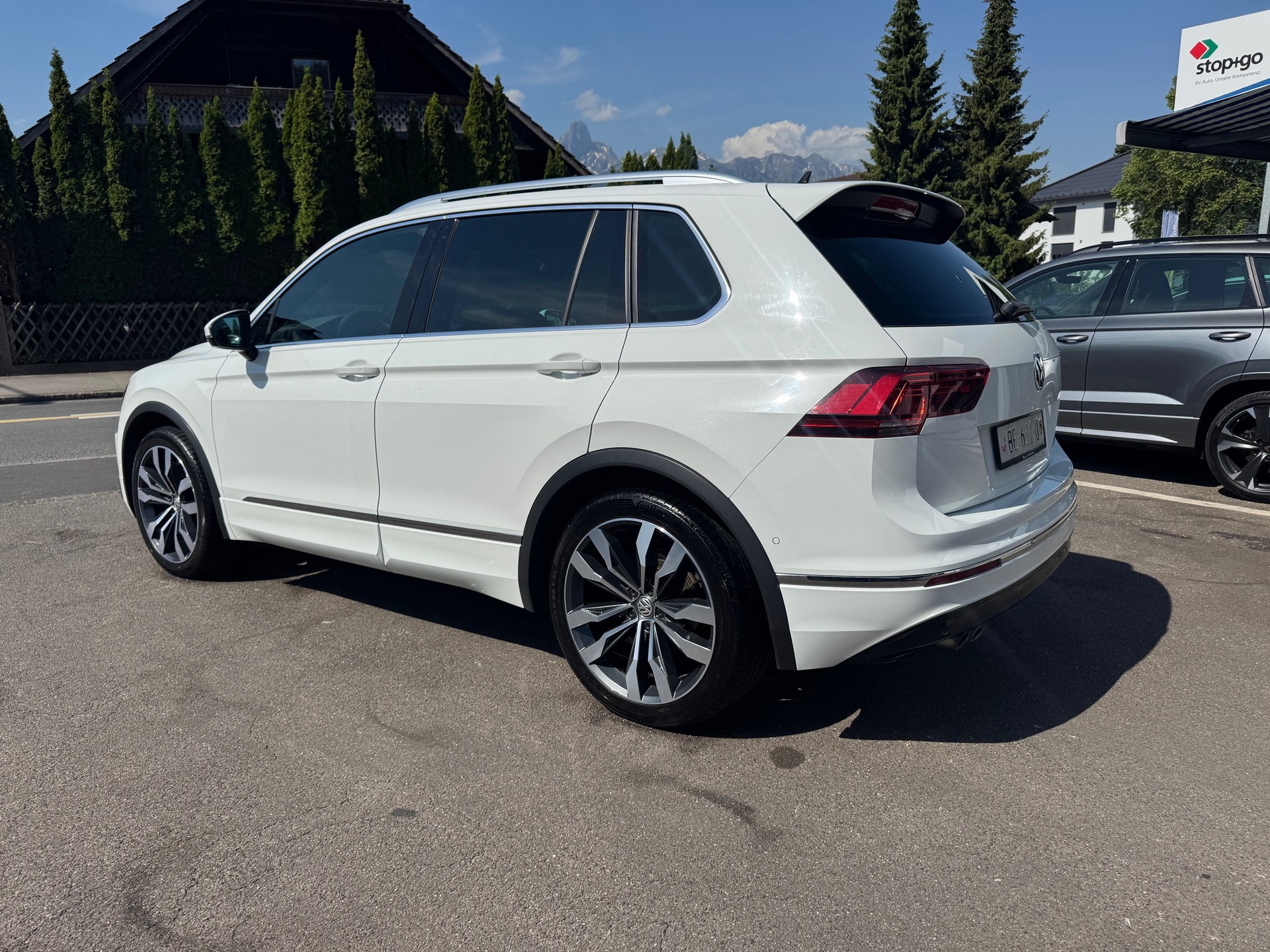 VW Tiguan 2.0 TDI SCR R-LINE 4Motion DSG-image-8