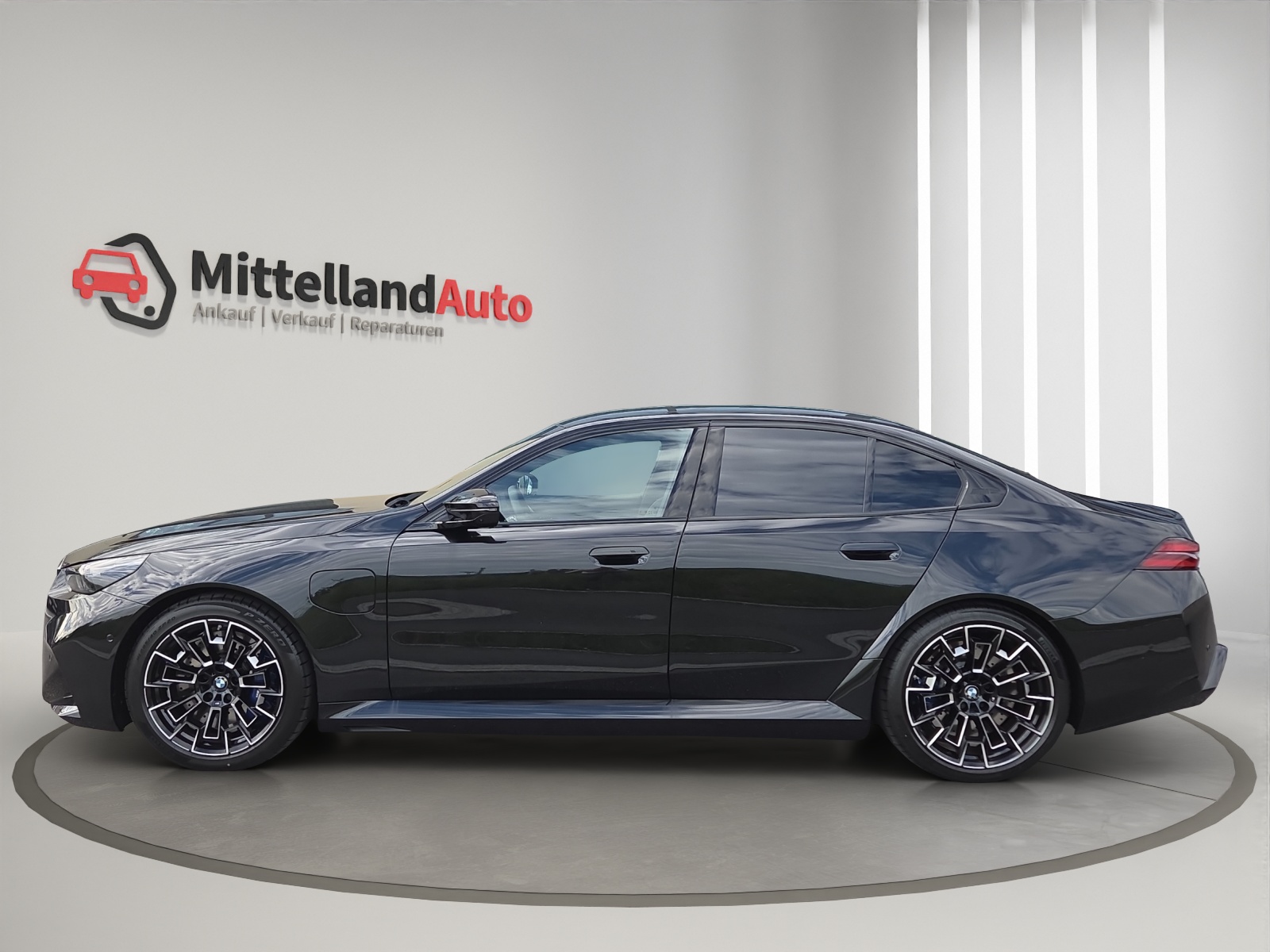 BMW M5 xDrive-image-4