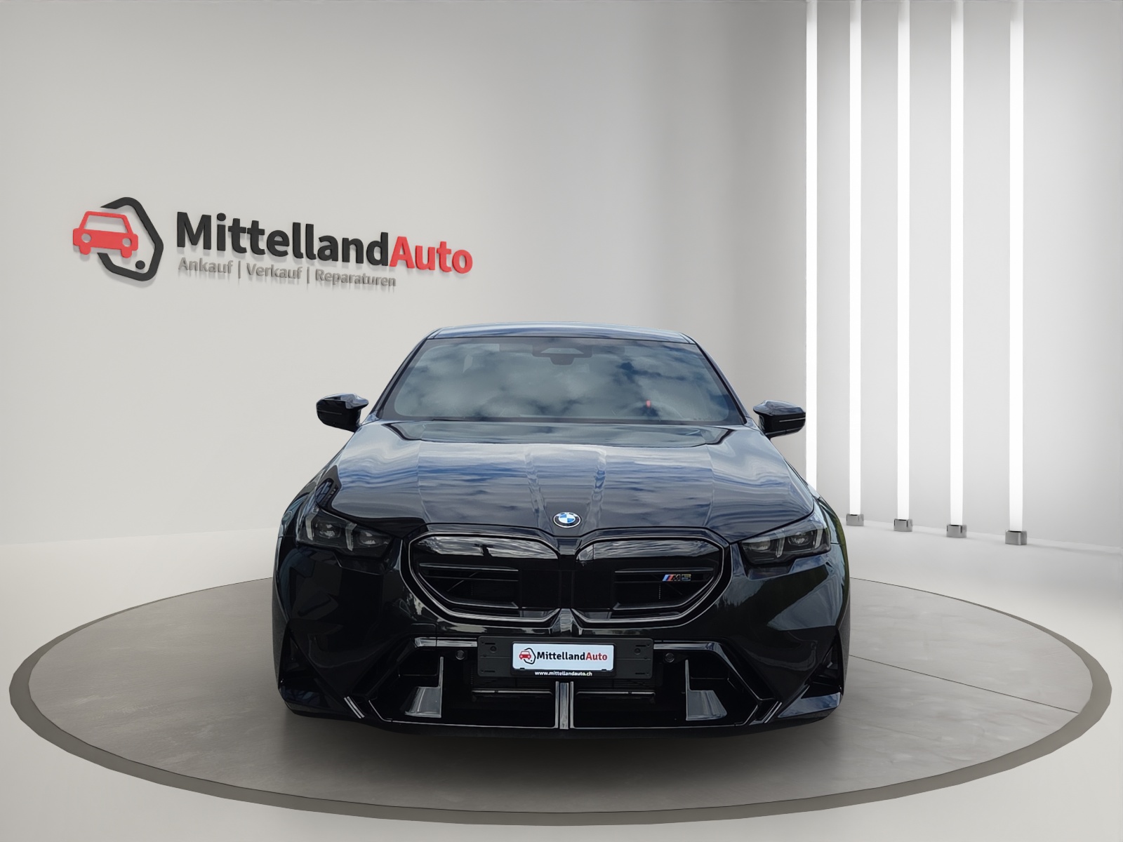 BMW M5 xDrive-showroom-element-1