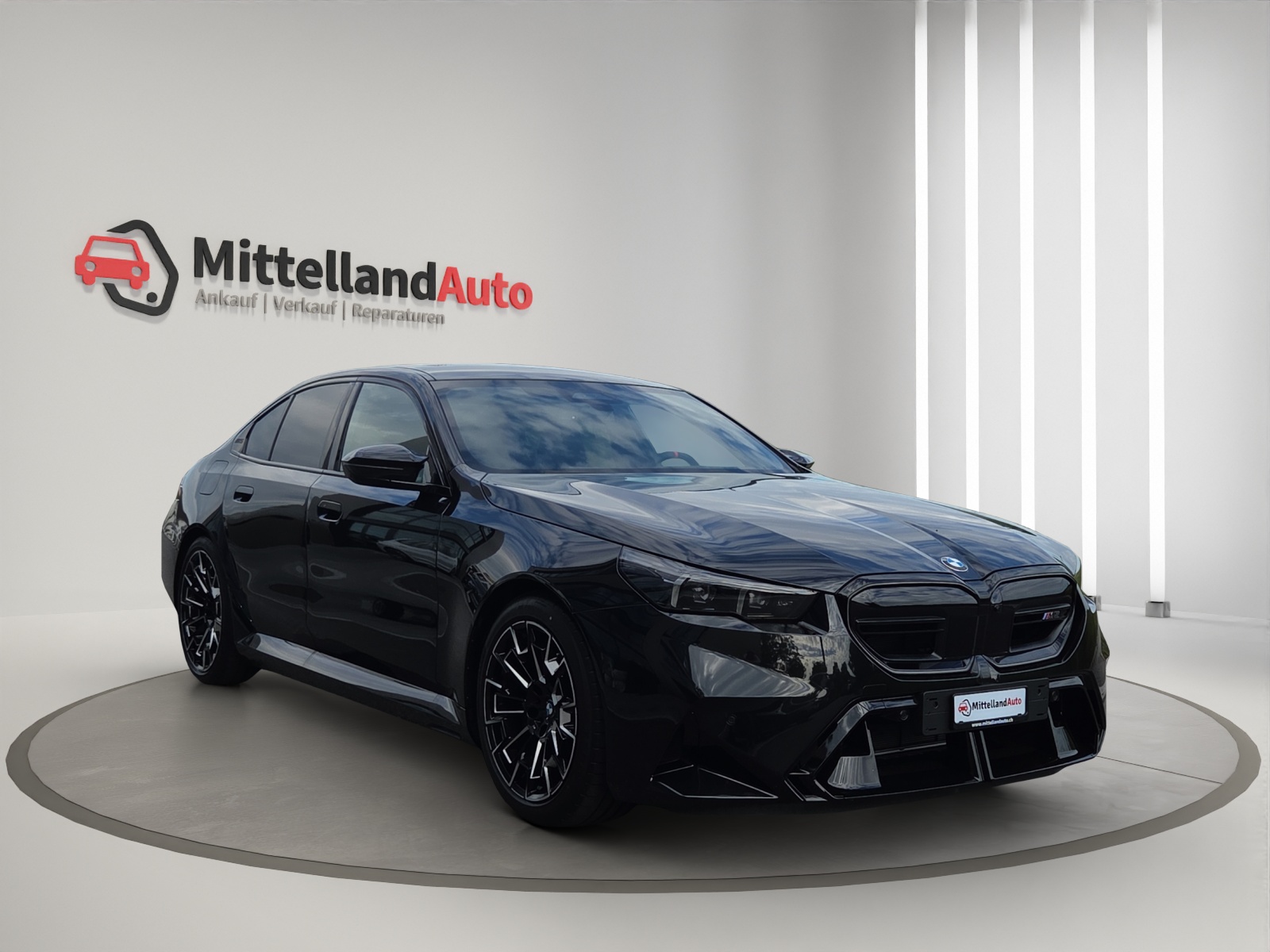 BMW M5 xDrive-showroom-element-2