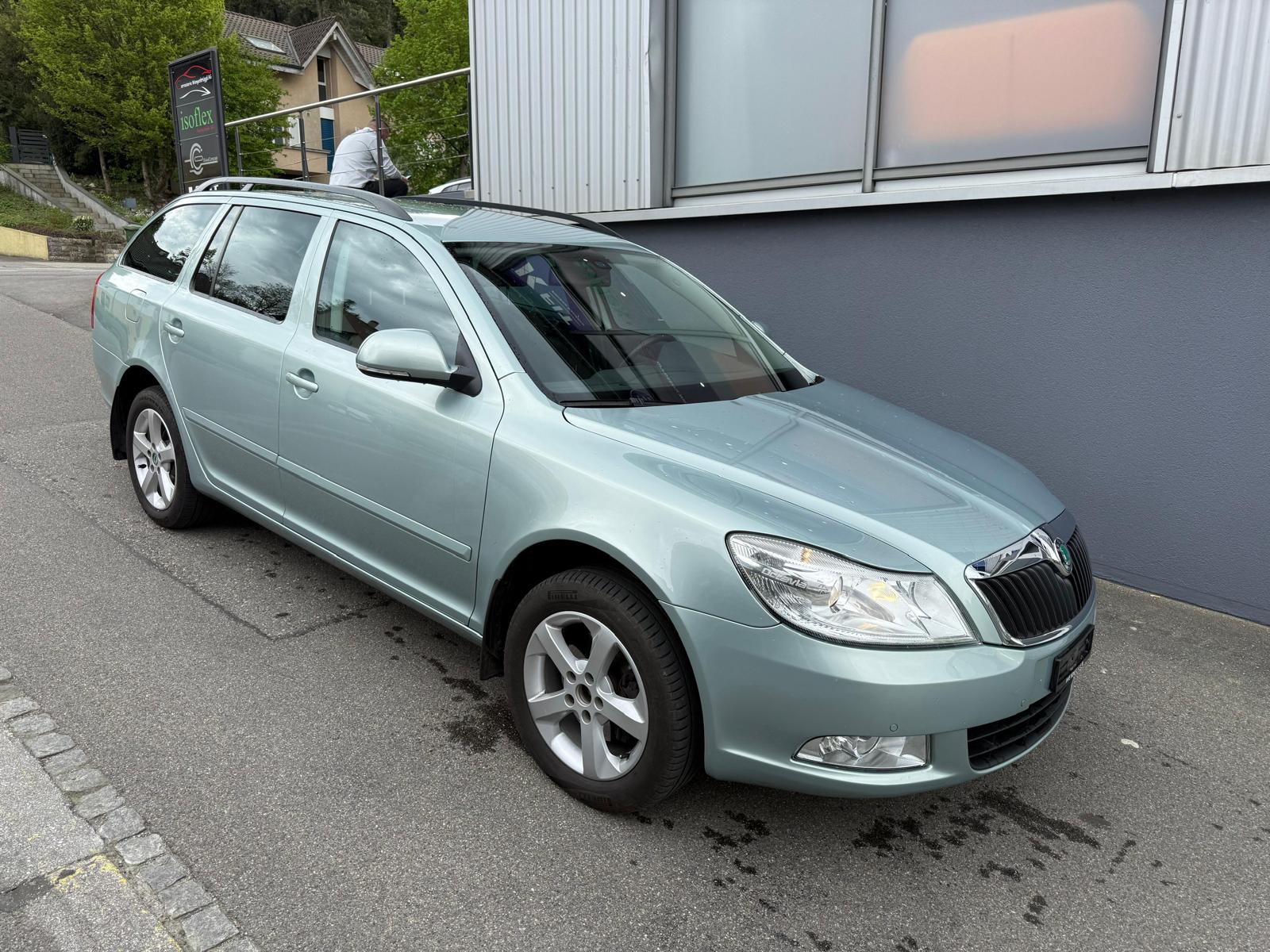 SKODA Octavia Combi 2.0 TDI Elegance 4x4 DSG