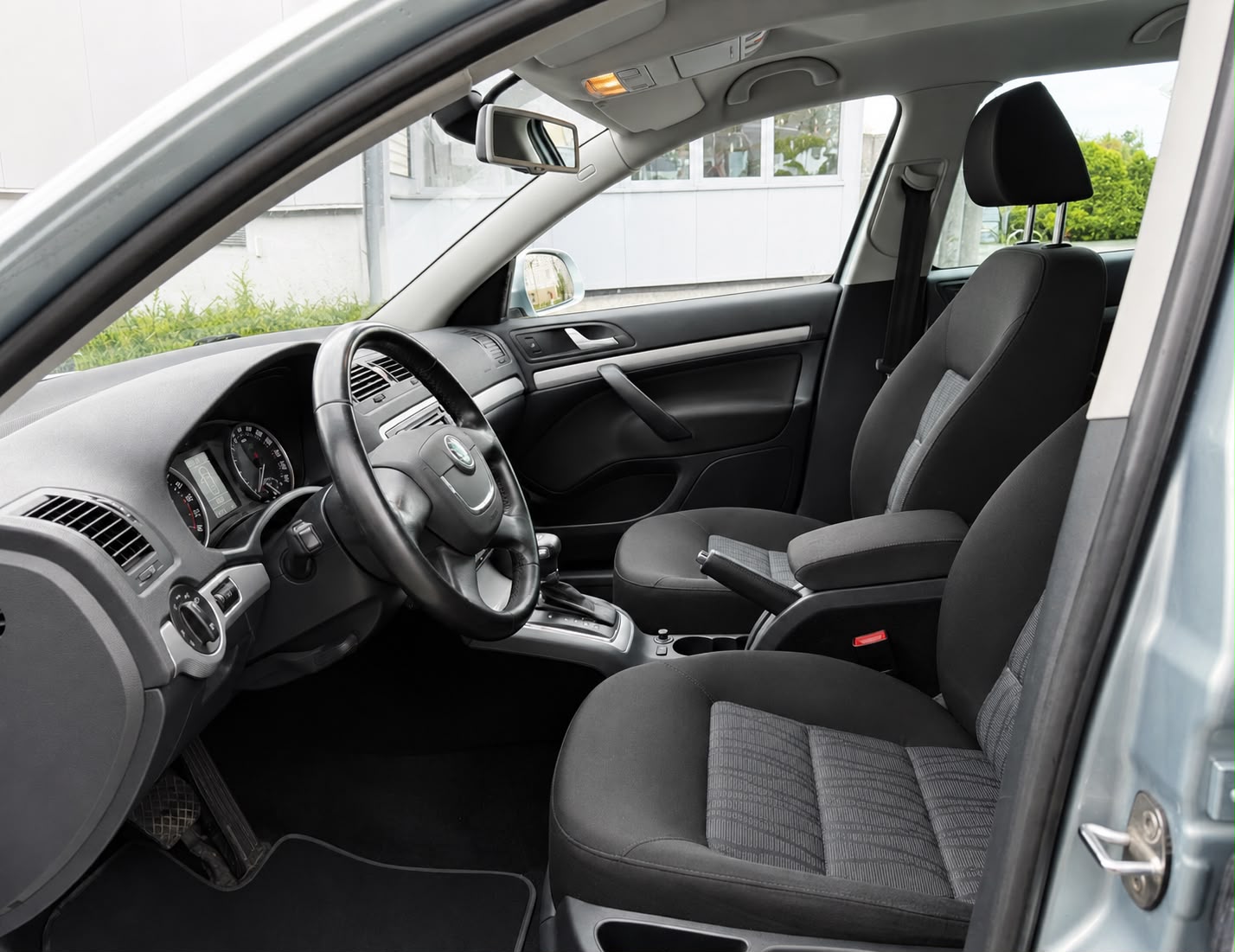 SKODA Octavia Combi 2.0 TDI Elegance 4x4 DSG-image-10