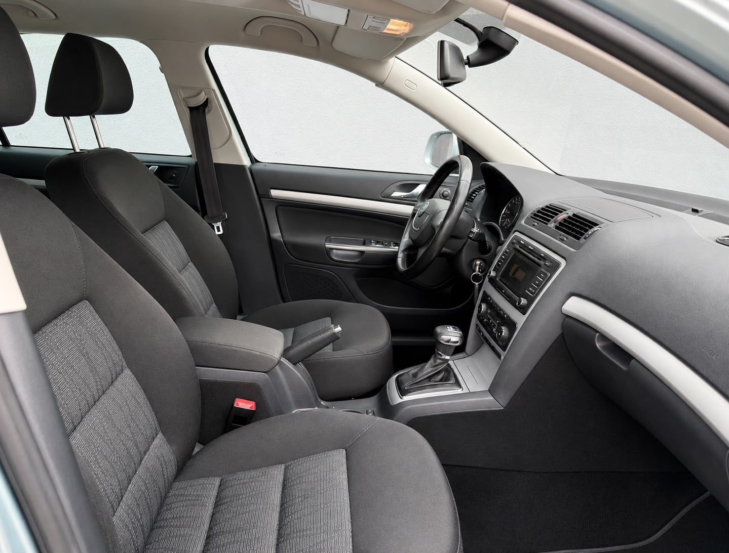 SKODA Octavia Combi 2.0 TDI Elegance 4x4 DSG-image-11