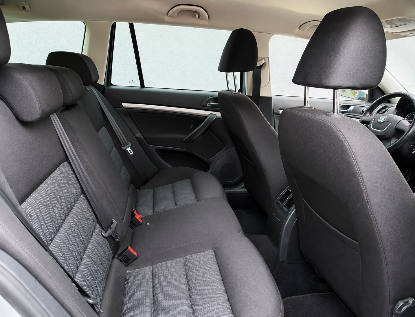 SKODA Octavia Combi 2.0 TDI Elegance 4x4 DSG-image-13