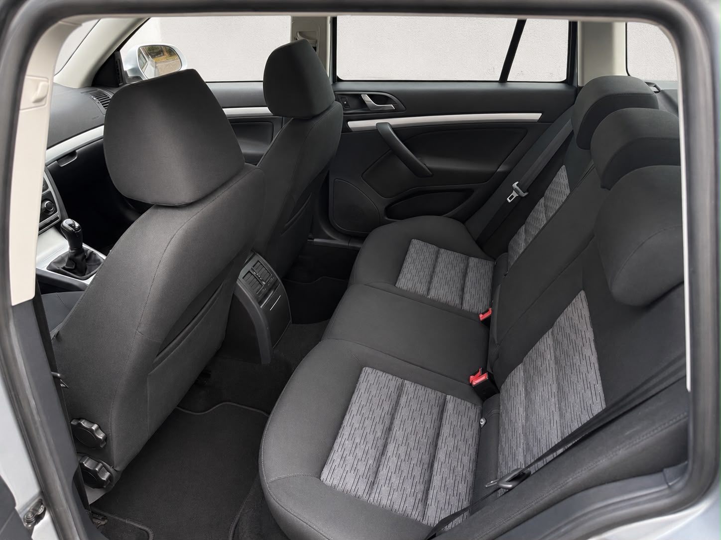 SKODA Octavia Combi 2.0 TDI Elegance 4x4 DSG-image-12