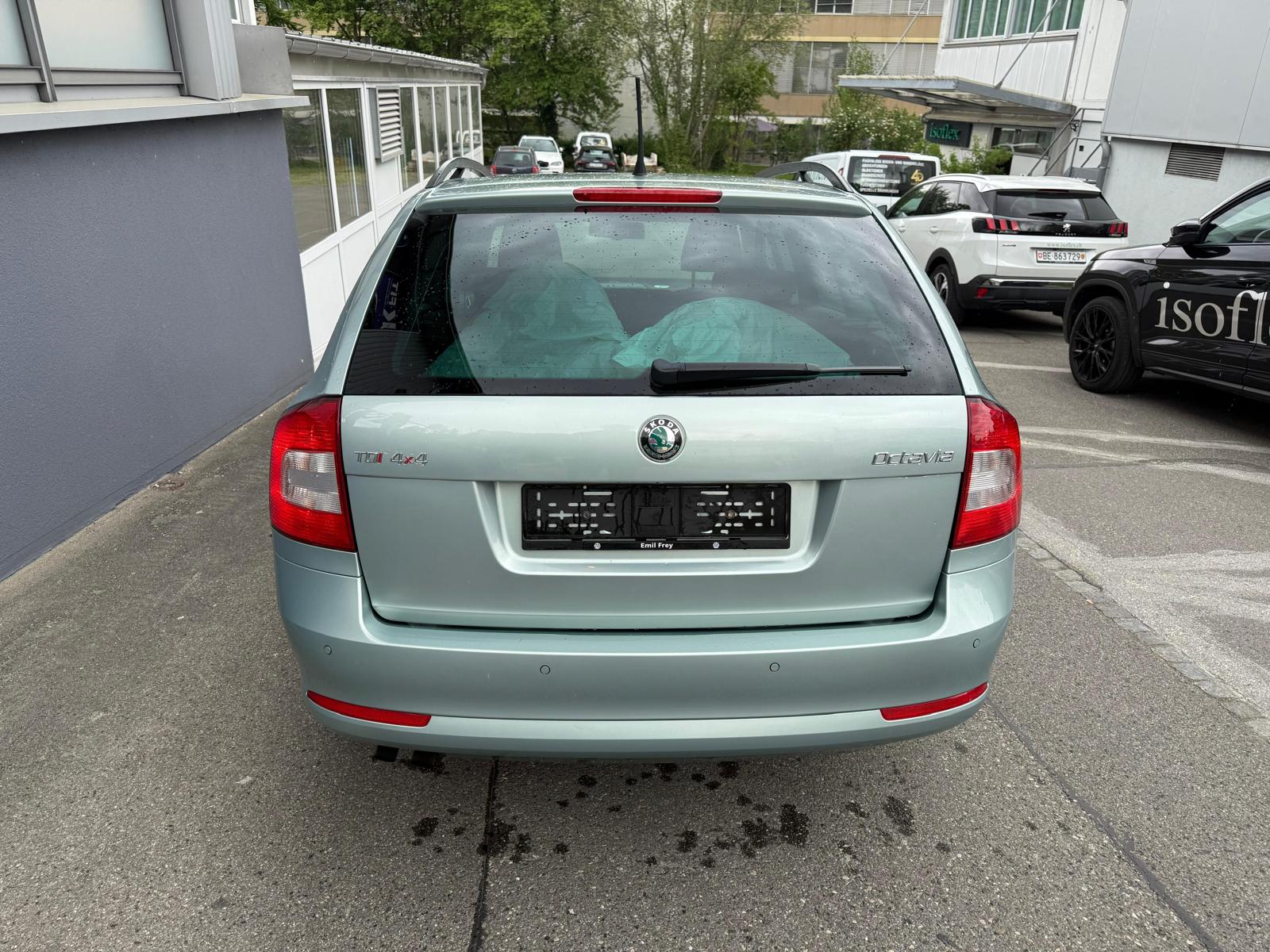 SKODA Octavia Combi 2.0 TDI Elegance 4x4 DSG-image-6