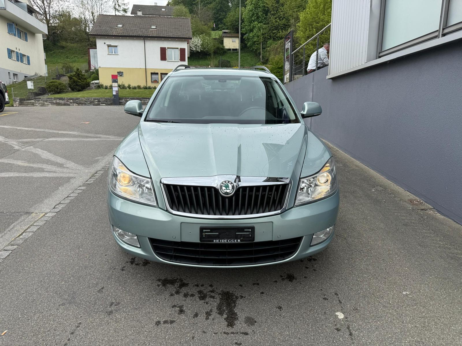 SKODA Octavia Combi 2.0 TDI Elegance 4x4 DSG-image-5