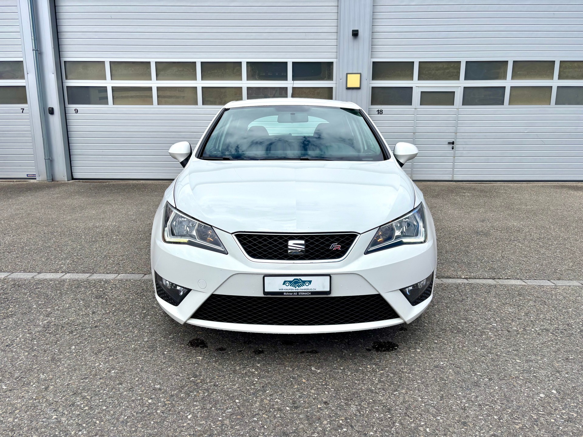 SEAT 1.2 TSI ITECH FR-Line-showroom-element-1