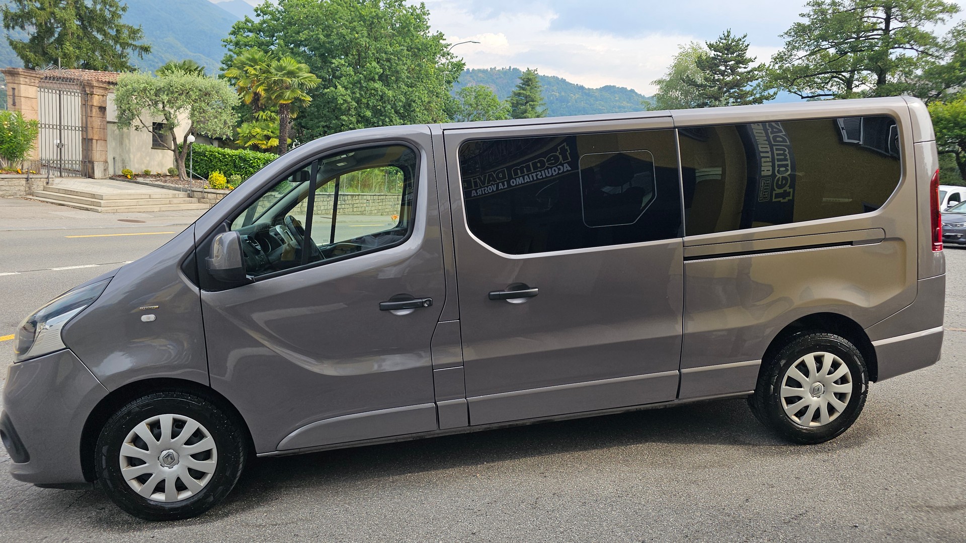 RENAULT Trafic ENERGY dCi 120 Grand Passenger Intens-image-1