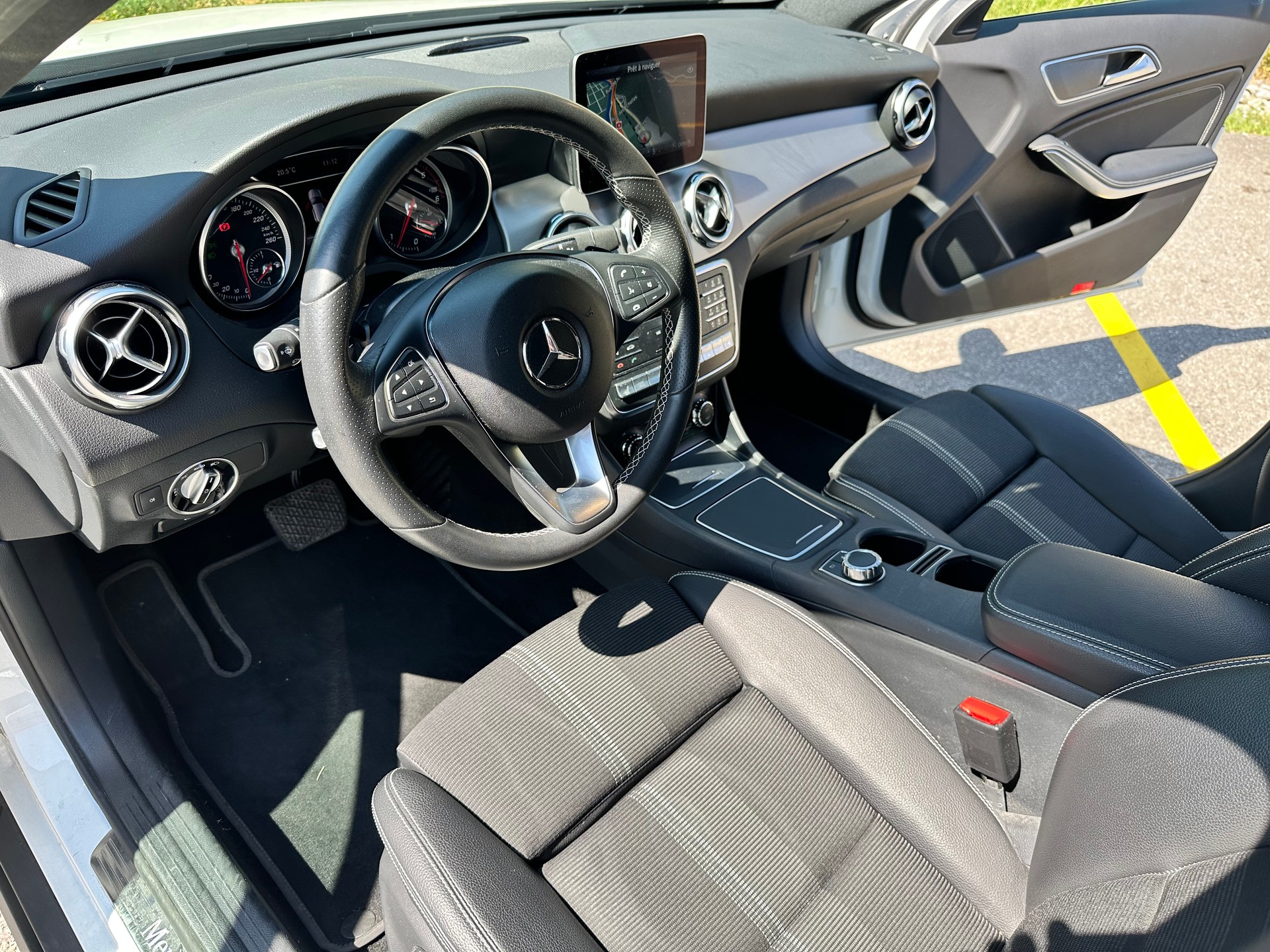 MERCEDES-BENZ GLA 200 d Style 4Matic 7G-DCT-image-13