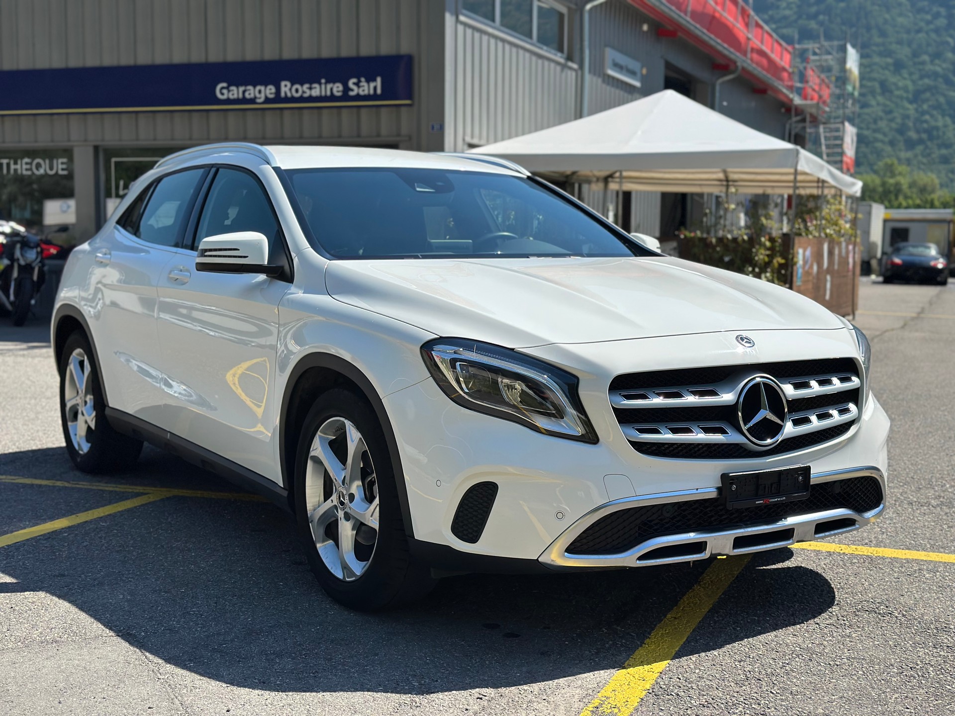 MERCEDES-BENZ GLA 200 d Style 4Matic 7G-DCT-showroom-element-3